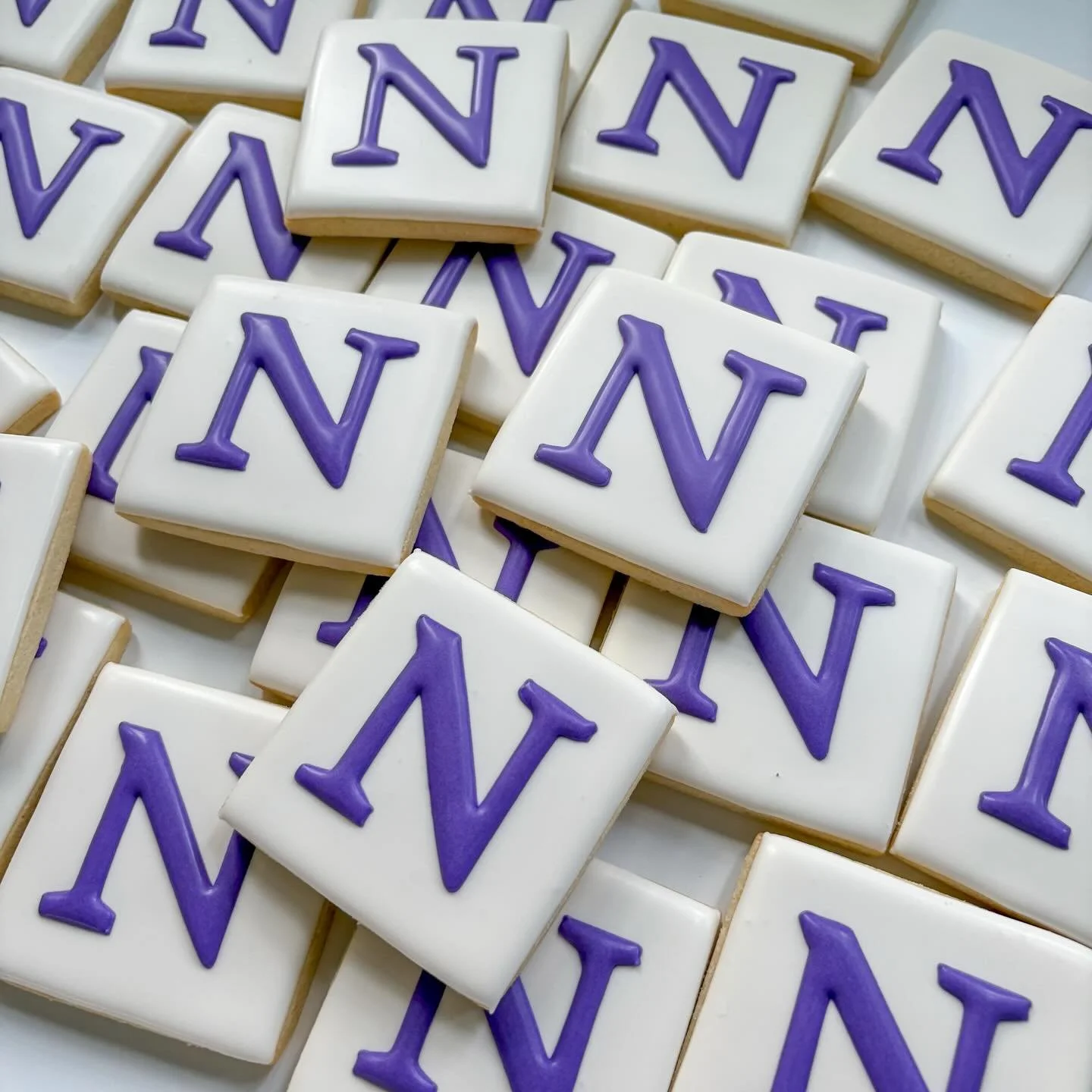 Detailed, multi-colored designs are my jam but sometimes a crisp, hand-piped logo is the perfect fit.

#logocookies #evanston #royalicingcookie