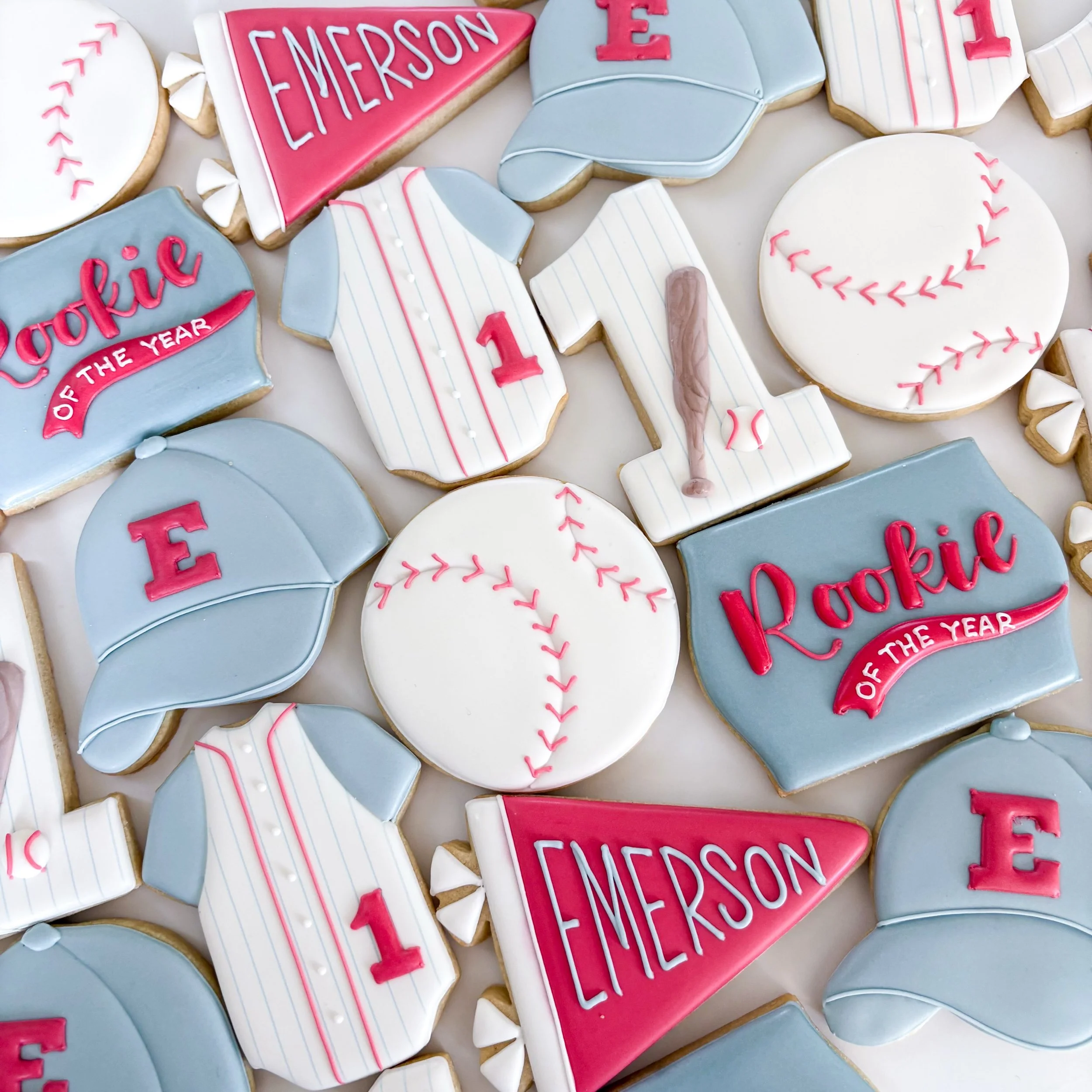 Rookie of the year ❤️⚾️

#baseballcookies #birthdaycookıes #royalicingcookies