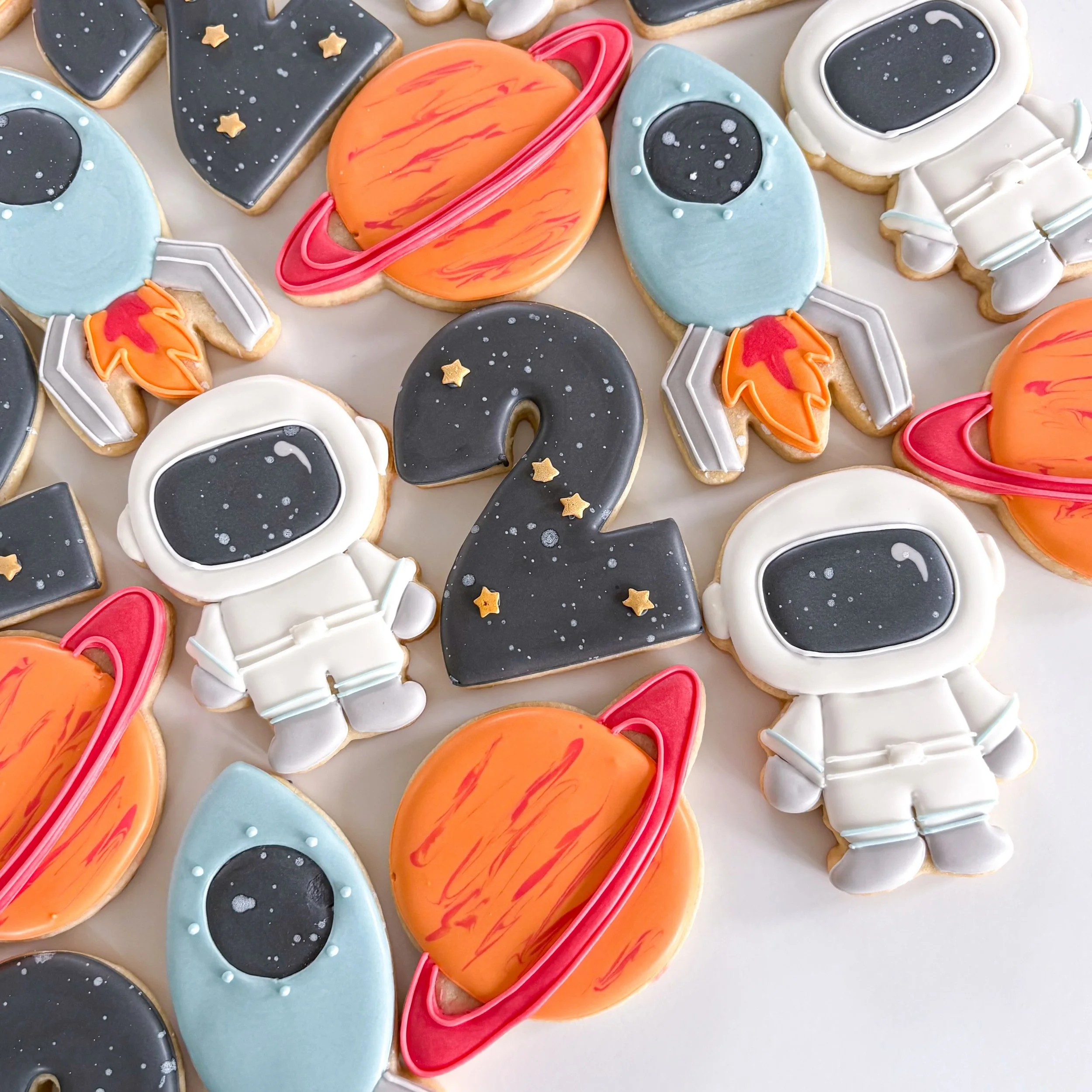 Just a bit obsessed with this little astronaut 🪐

#spacecookies #astronautcookies #birthdaycookies