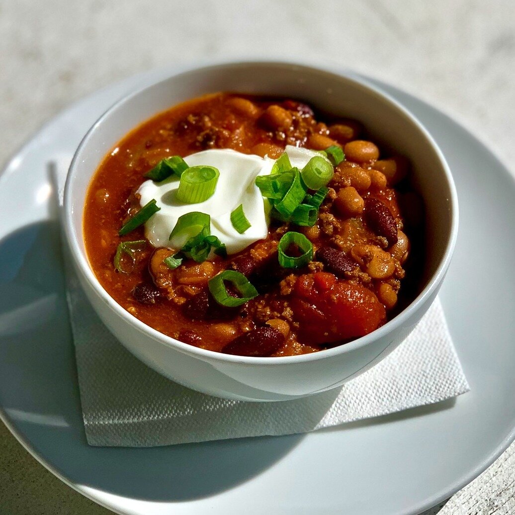 TC's Pub has updated our menu with some great new items like our House-made Chili, served with garlic toast (sour cream + green onions optional) 🤤
.
TC's Pub is OPEN for lunch and dinner weekdays from noon-10pm (kitchen open until 9pm) and for dinne