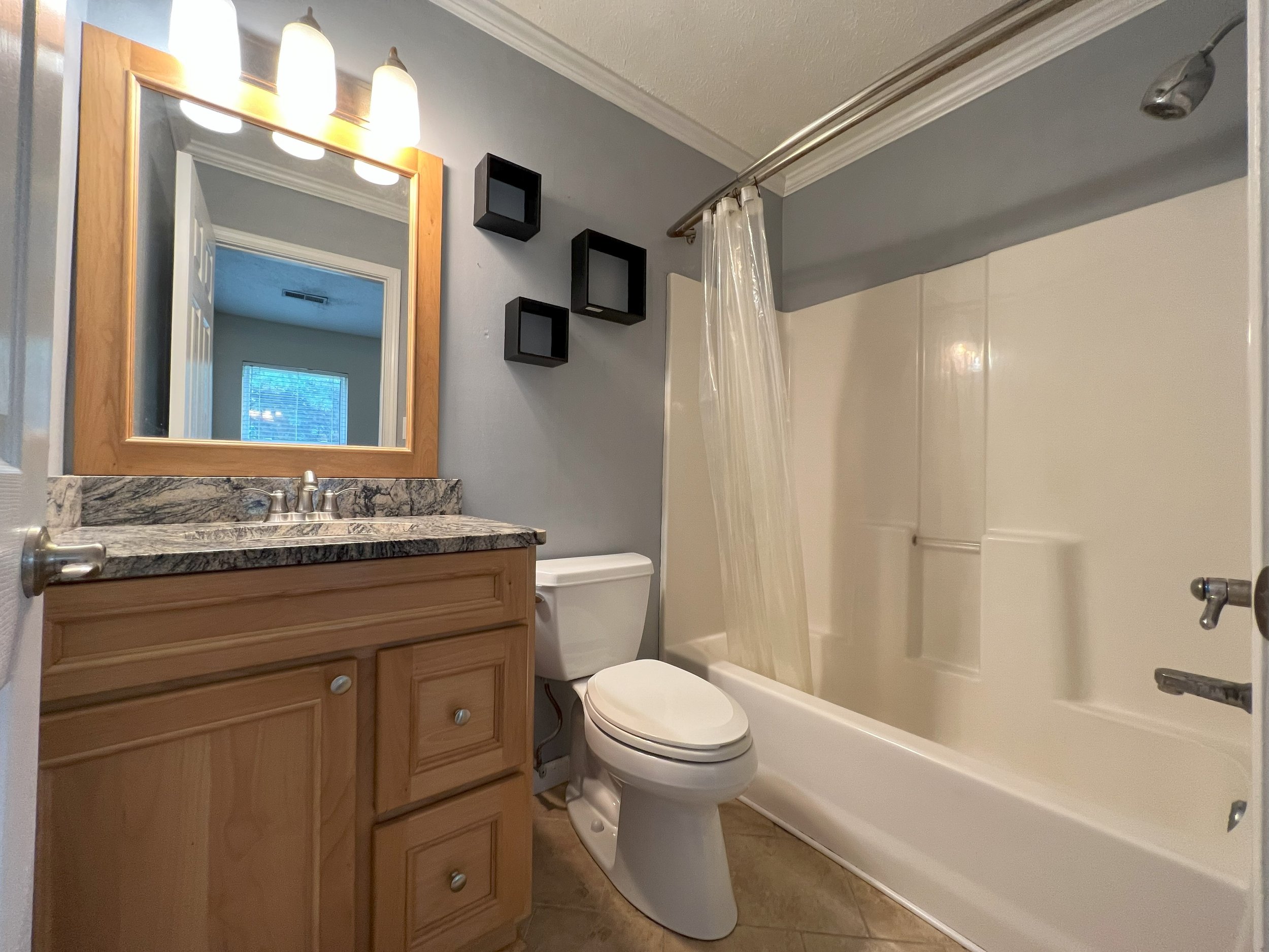 ensuite.jpg