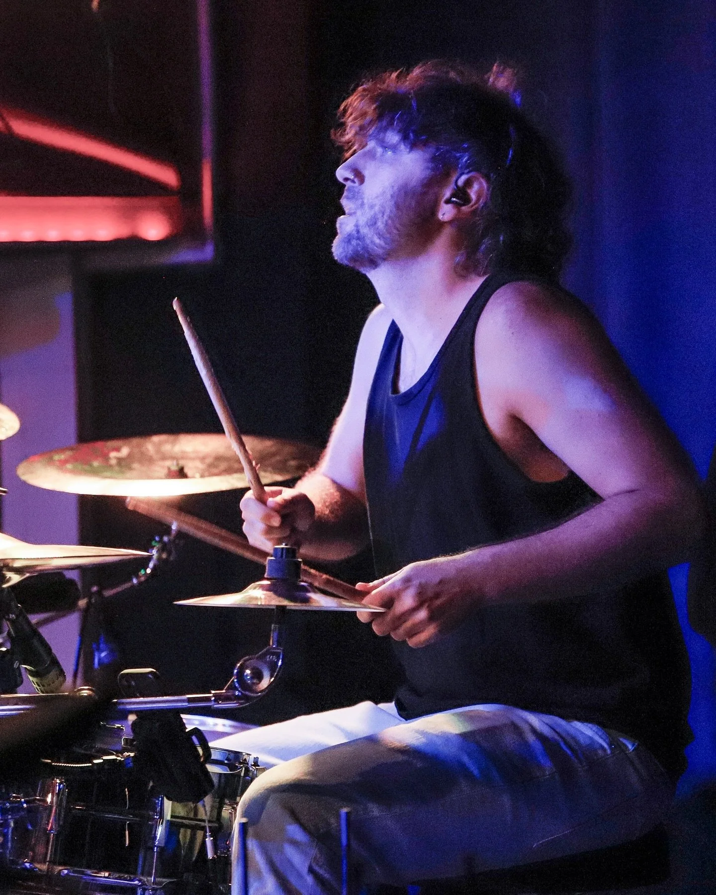 Live.

📸: @erik.hennemann 

&mdash;&mdash;&mdash;&mdash;-

#drummer #livephoto #schlagzeuger