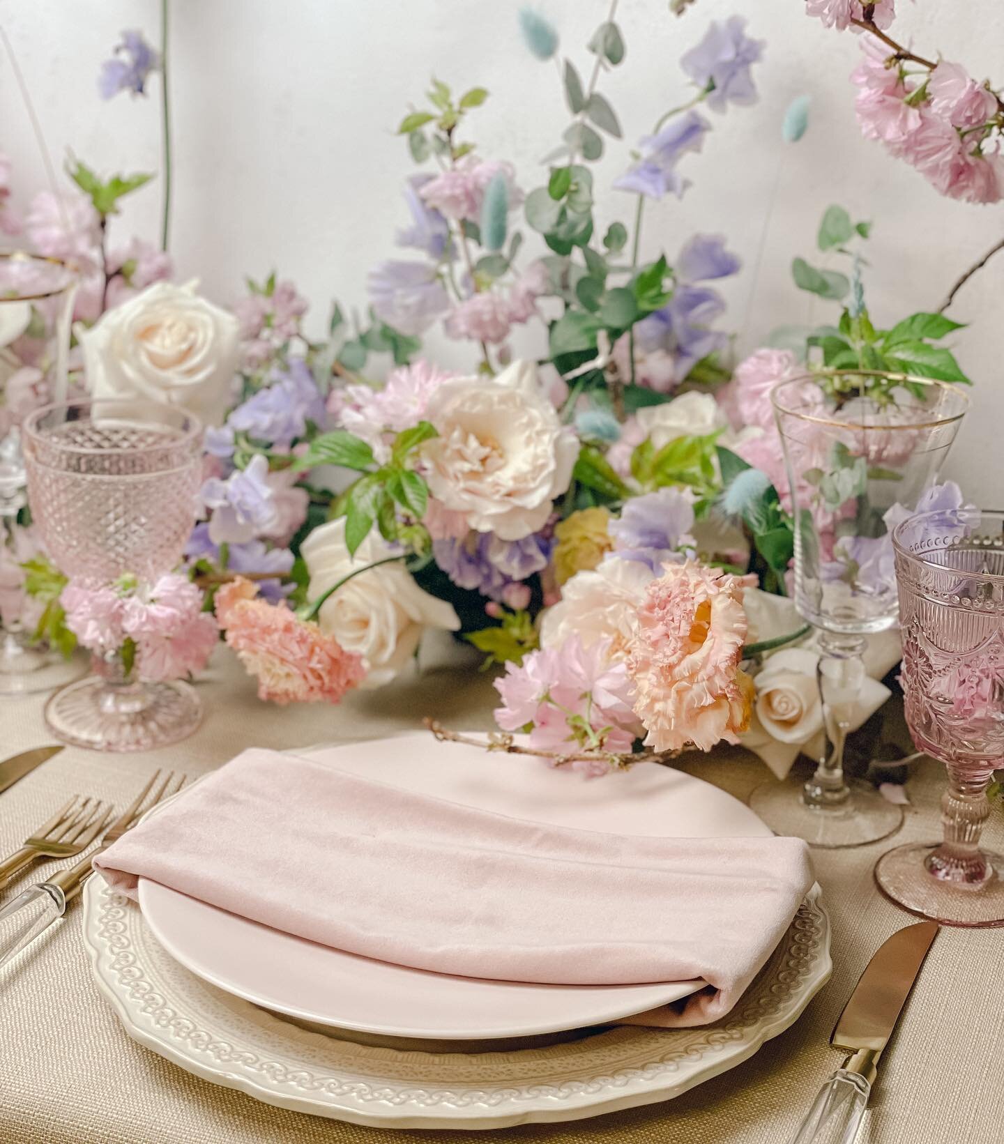 h a p p y  E A S T E R 🌸

all the pretty pastels by @florist.song featuring gold rim glassware, vintage pink goblets, esme lace charger, arlo blush dinnerware, liv acrylic flatware and velvet blush napkin.

ALL AVAILABLE FOR RENT AT
www.tabletalkren