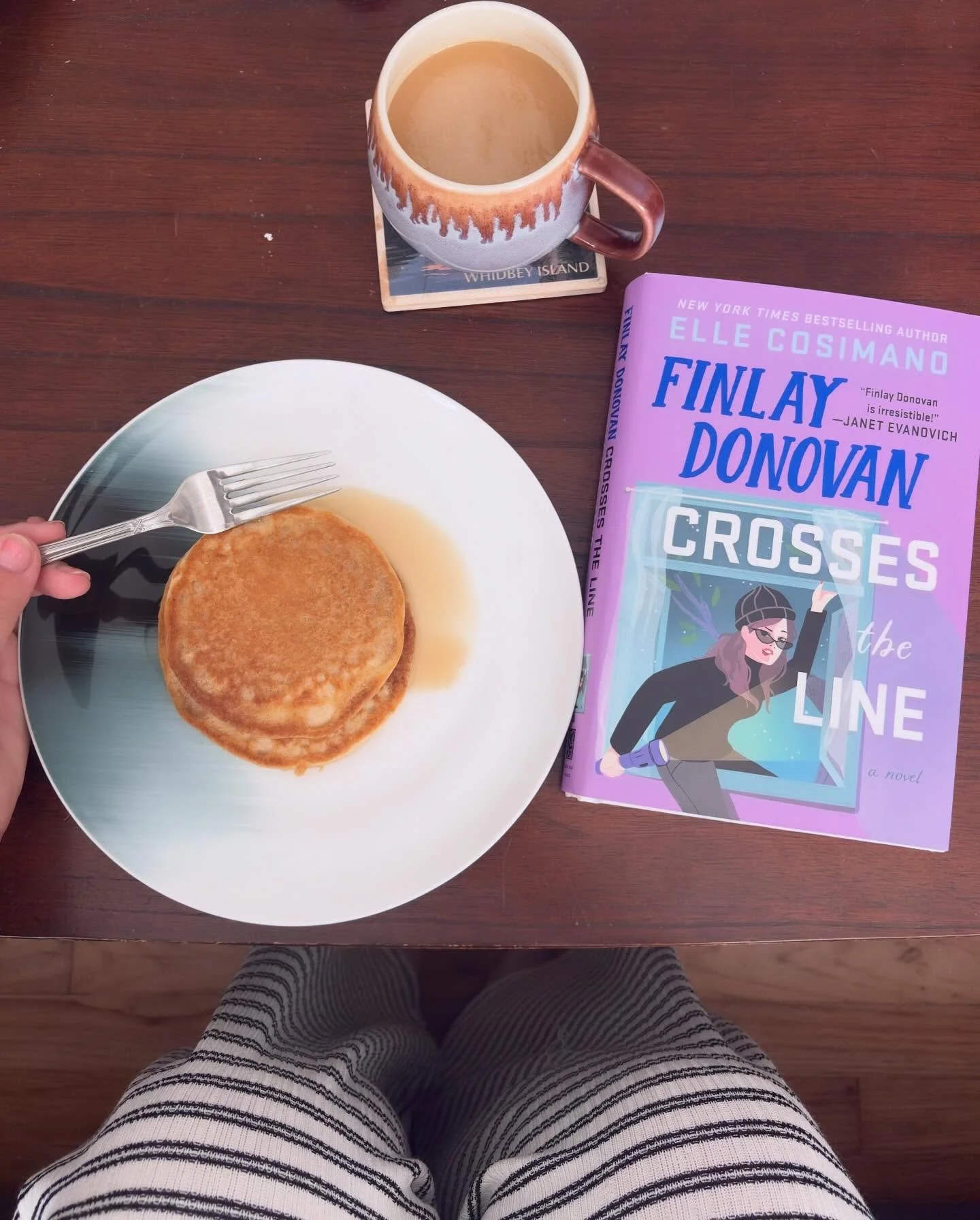 When the book cover matches your coffee mug 💕 

#readmore #finlaydonovan #ellecosimano