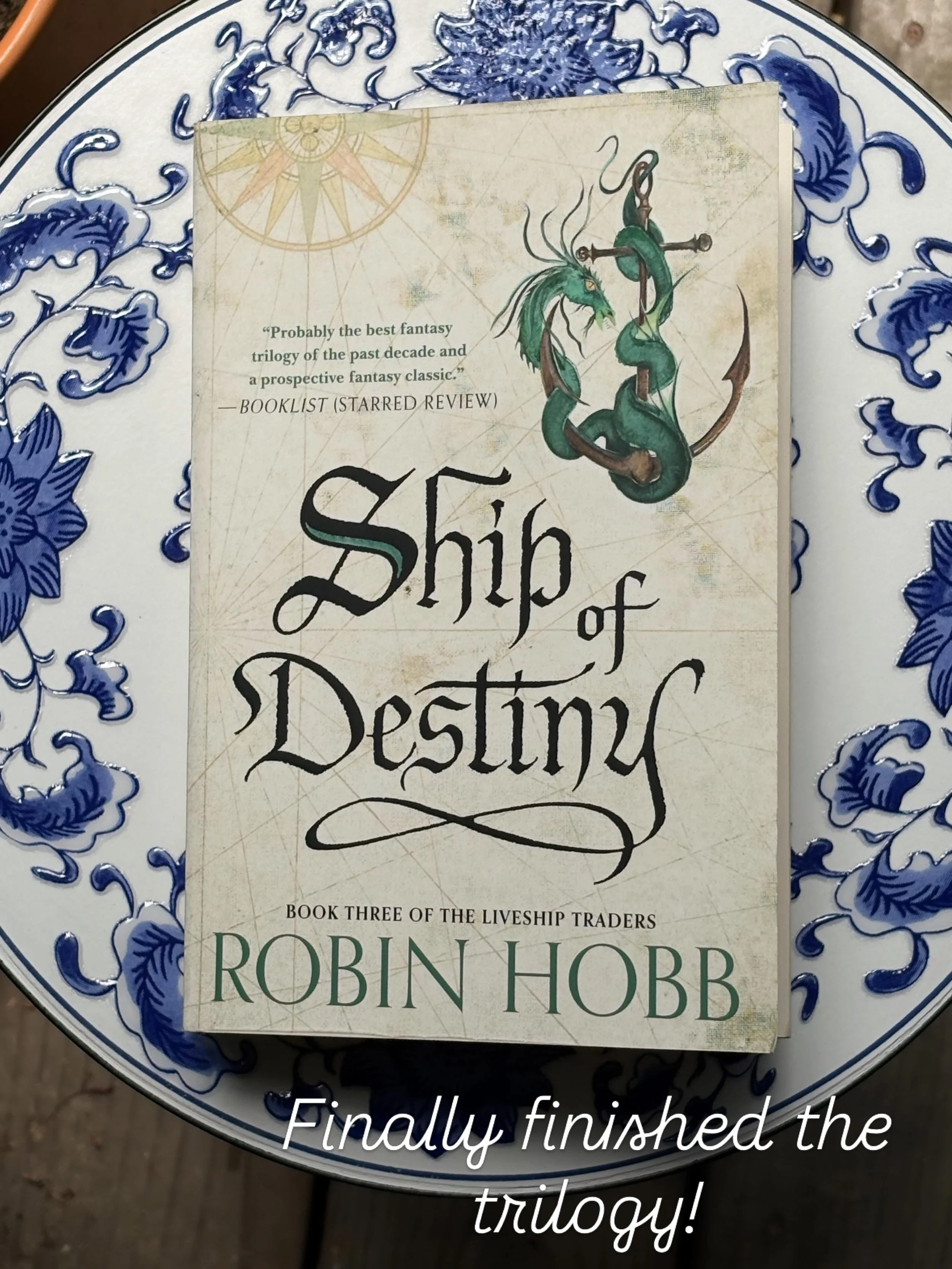 I finally finished the Liveship Traders trilogy and honestly wish I could reread the series for the first time again. 

#readmorebooks #robinhobb