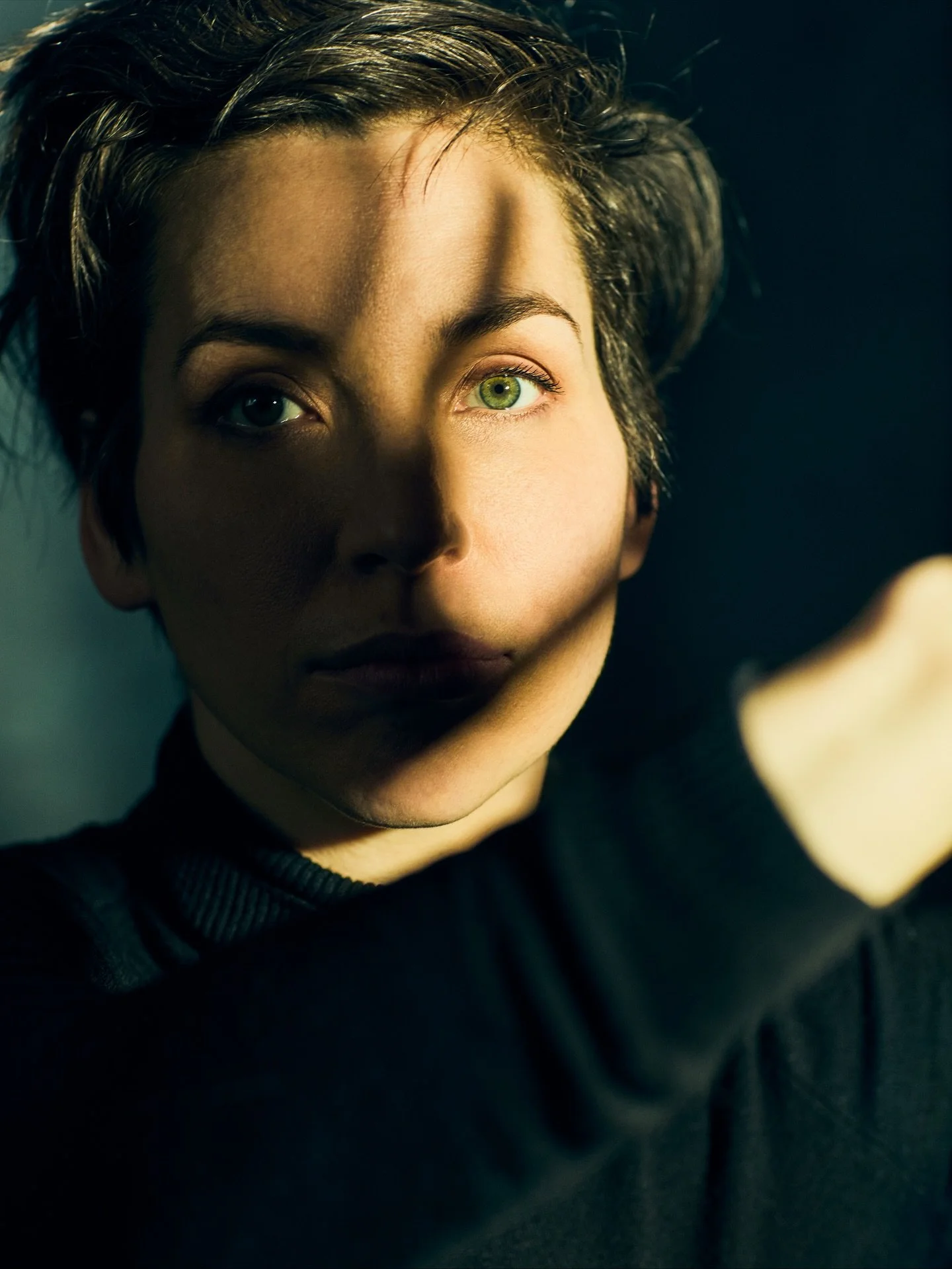 Author @juliaphillipswrites for @poetswritersinc