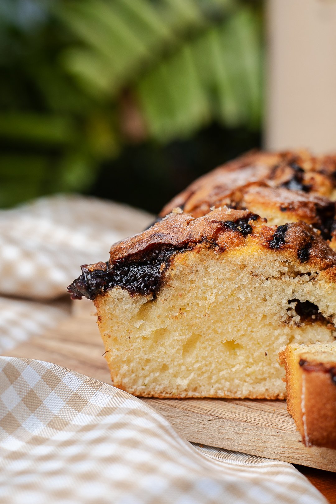 Tem iogurte. Tem frutas vermelhas.
Mas o mais importante &eacute; que tem gosto de &quot;quero mais um peda&ccedil;o&quot;. 😍

📍Rua Paula Ney, 298 - Vila Mariana, SP

#bethbakery #padariaartesanal #vilamariana #bolodeiogurtecomfrutasvermelhas #cont