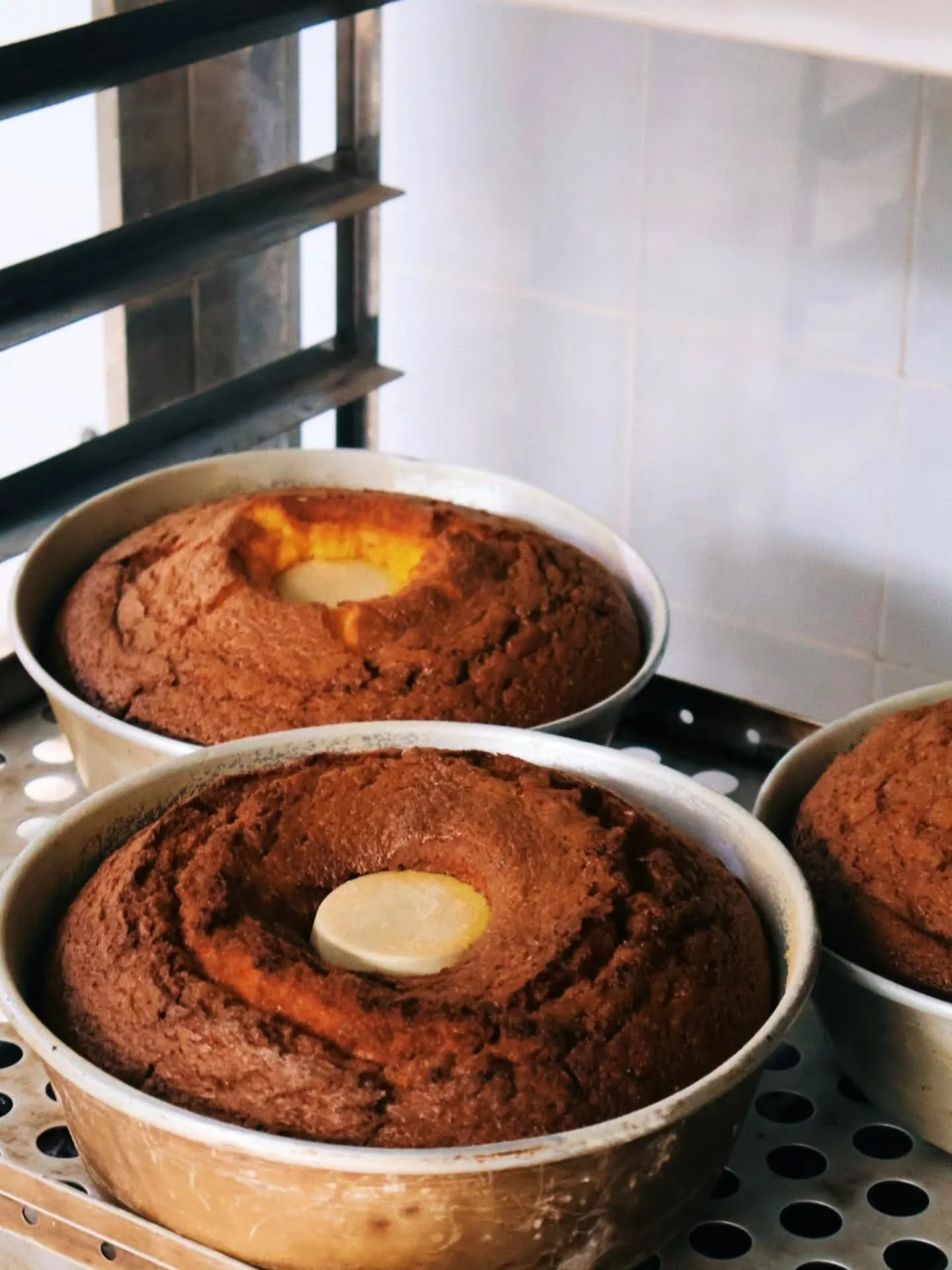 Cheirinho de segunda-feira por aqui. ❤️

Hoje &eacute; dia de produ&ccedil;&atilde;o, organiza&ccedil;&atilde;o e limpeza da cozinha. Amanh&atilde; tem lojinha. 

Casinha aberta de ter&ccedil;a a s&aacute;bado das 9 &agrave;s 19 horas. S&oacute; vem!