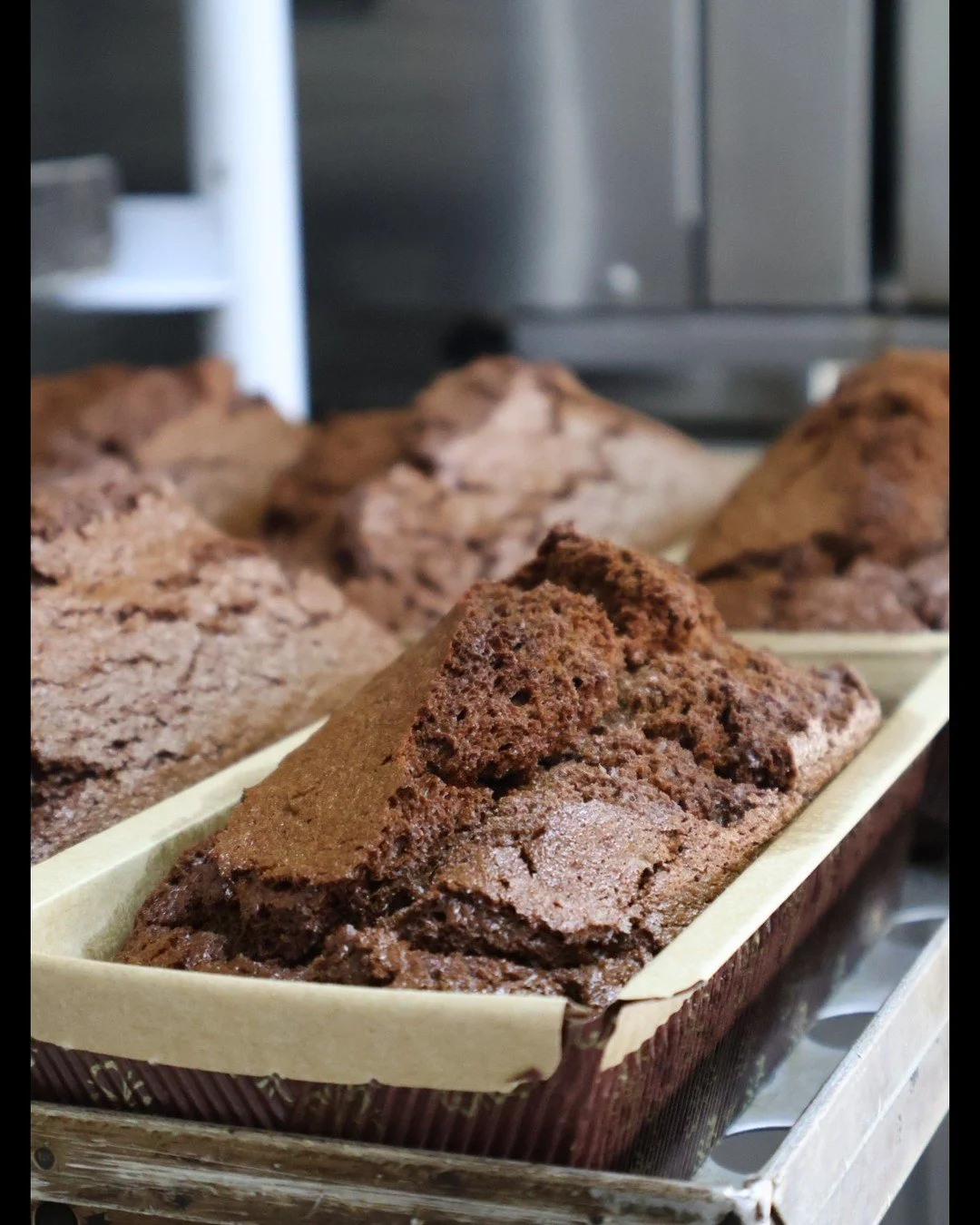 feriado e a gente segue trabalhando lindamente, sim senhora.

tem caf&eacute;, tem bolinho, tem cookie, tem p&atilde;o, tem sandu&iacute;ches, s&oacute; vem!

🏠 Lojinha aberta sempre de ter&ccedil;a a s&aacute;bado das 9 &agrave;s 19 horas. 

📍Rua 