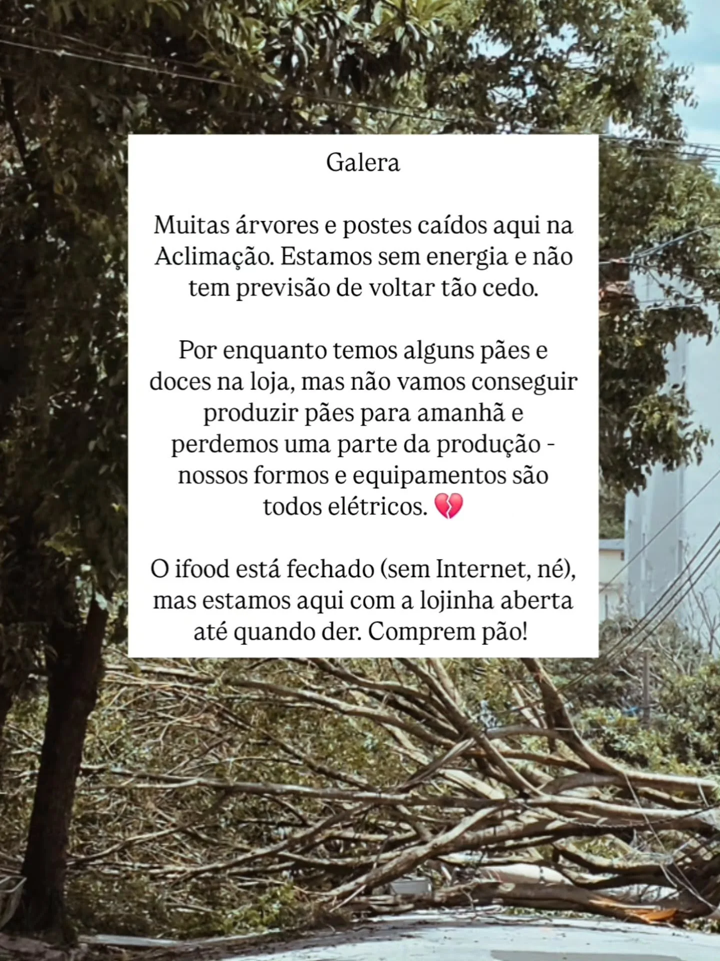Meu povo, a ventania n&atilde;o t&aacute; pra brincadeira, vamos combinar de todo mundo se cuidar?

Por enquanto estamos sem luz e meio sem saber o que fazer, vou dando not&iacute;cias pra voc&ecirc;s (vamos dar as m&atilde;os e rezar porque &eacute;