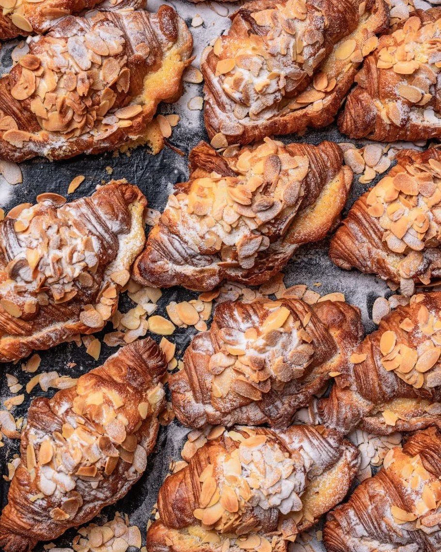 Faltam dois dias para o Natal e com um pouco de poesia eu at&eacute; vejo um monte nevado pra refrescar esse calor&atilde;o nessa foto.

(ou ser&aacute; que j&aacute; to completamente maluca nos ultimos dias de 2025?)

Amanh&atilde; &eacute; nosso &u