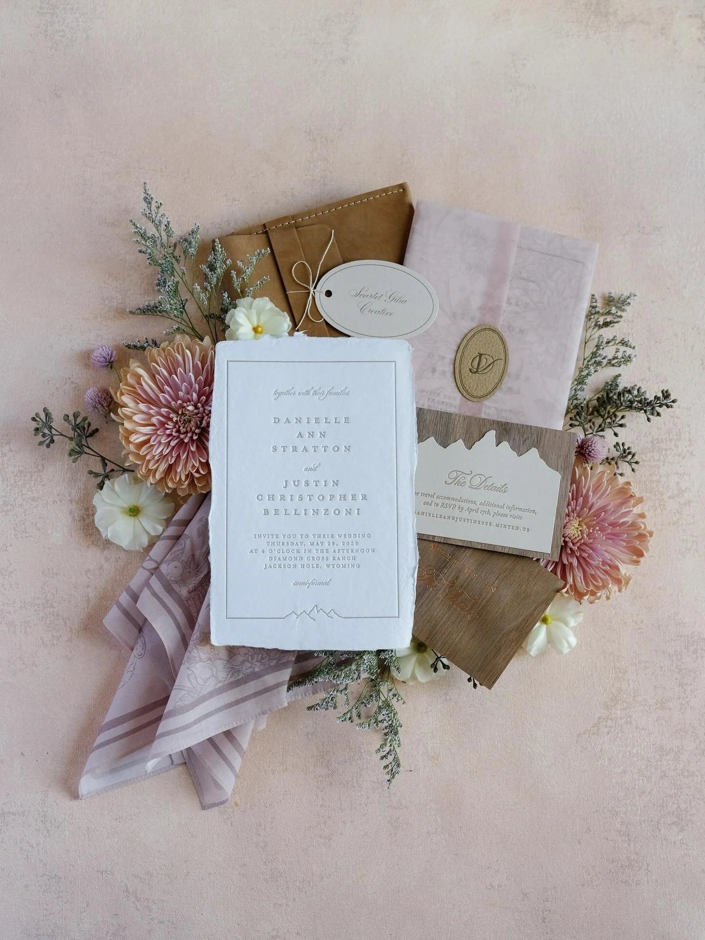 Who said invites should just be paper? For D+J we played with the idea of the masculine and the feminine. Wood detailing and leather envelopes meet romantic florals and textural handmade paper. I&rsquo;m in love! 💕

Photo: @invitationstylingco @spos