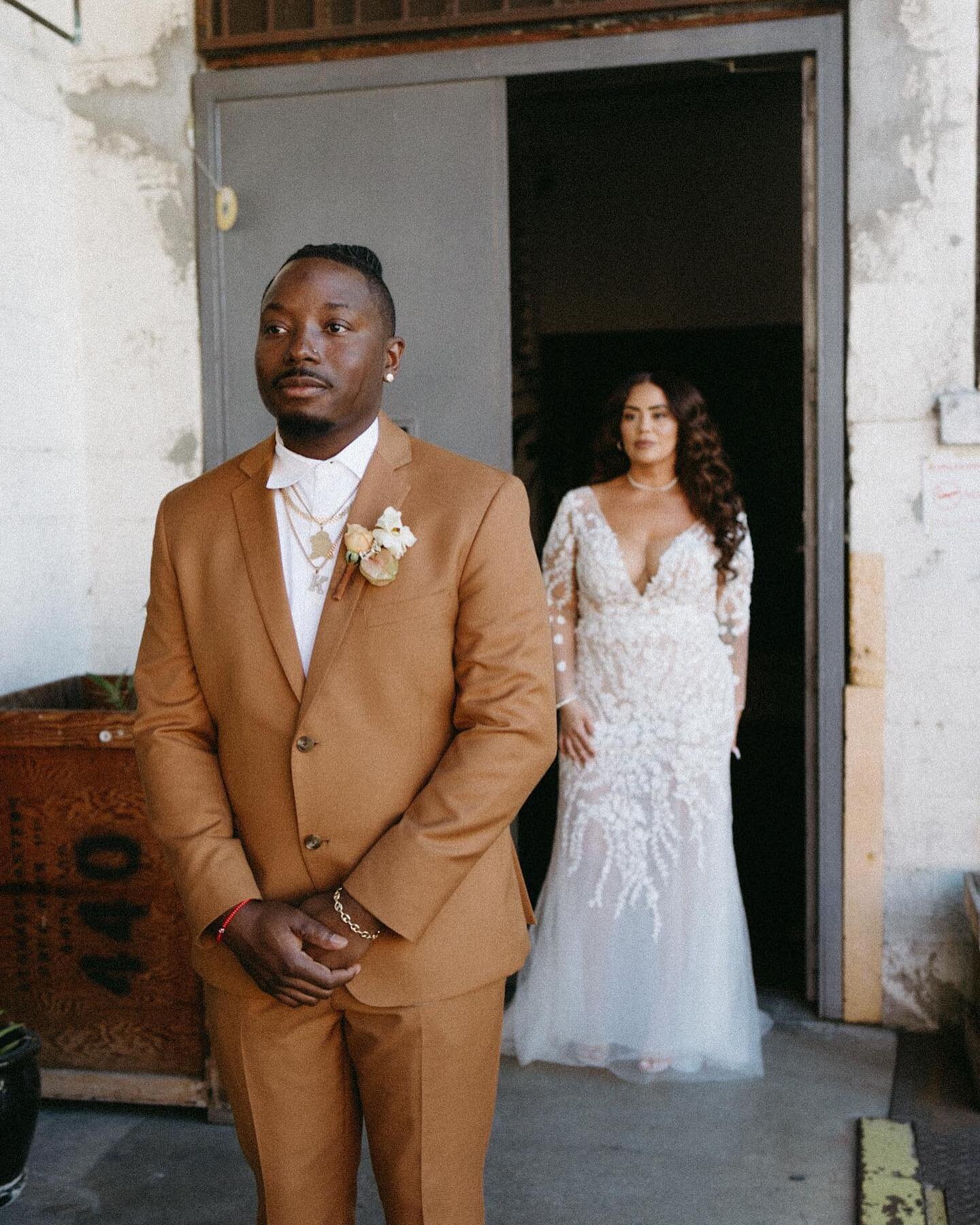 Sneak Peek at @conartistt &amp; @sirhennythefifth&rsquo;s wedding yesterday. From a dream to a reality. Congrats! 🍾 

#downtownlawedding #firstandlasts #bitesandtickles #lookslikefilmweddings #everydayIBT #shesaidyes💍 #lawedding #theclaralosangeles