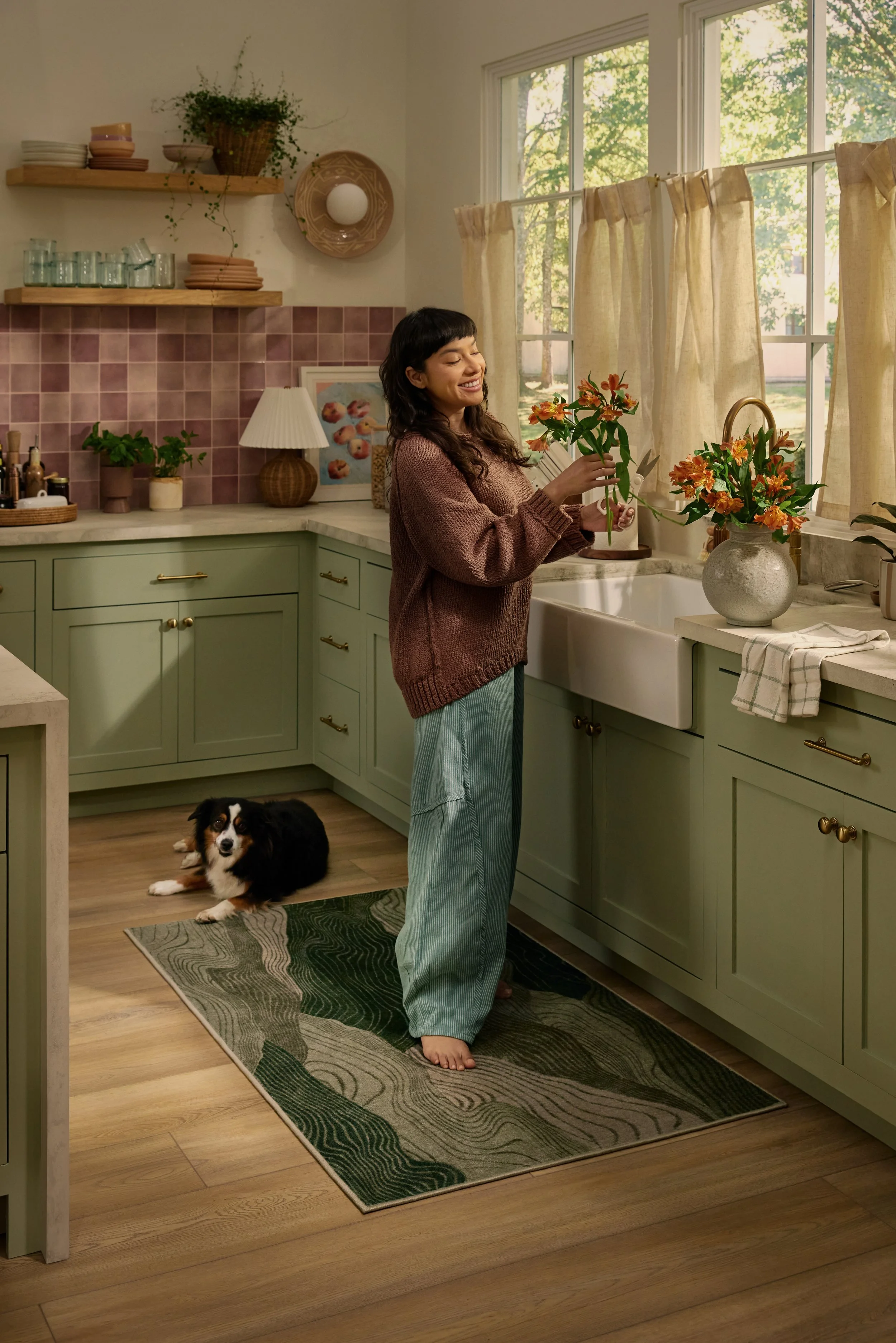 251209BOHO_0877_KIT WOMAN WITH FLOWERS_lp_v2 2.JPG