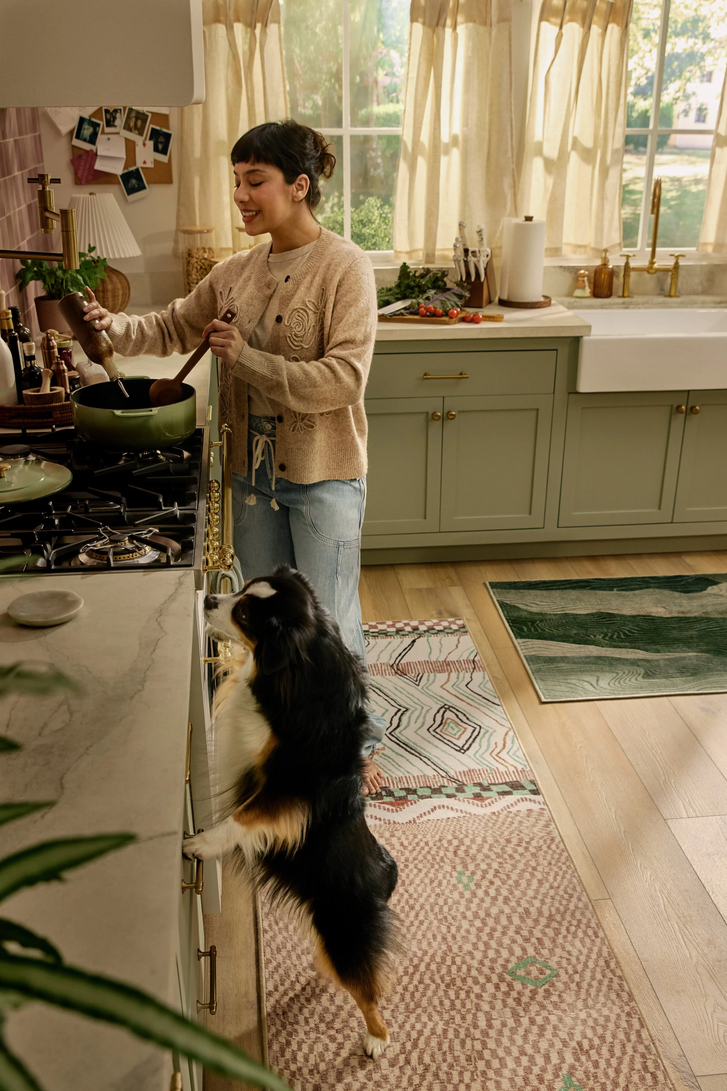 251209BOHO_1550_KIT WOMAN AT STOVE_lp_v3 2.JPG