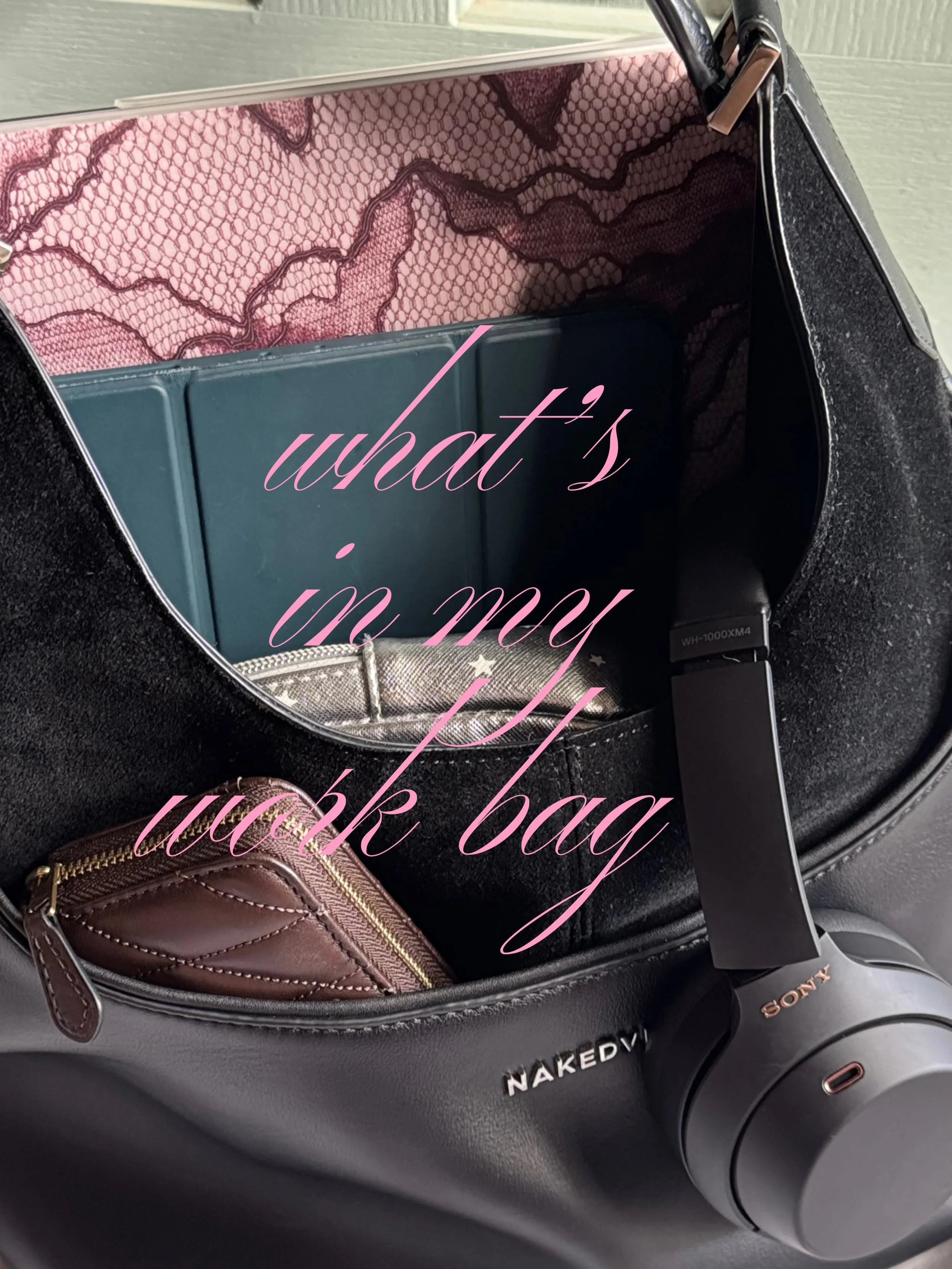 all the essentials 👜👩🏻&zwj;💻🎧

#whatsinmybag #socialmediamarketing #marketing