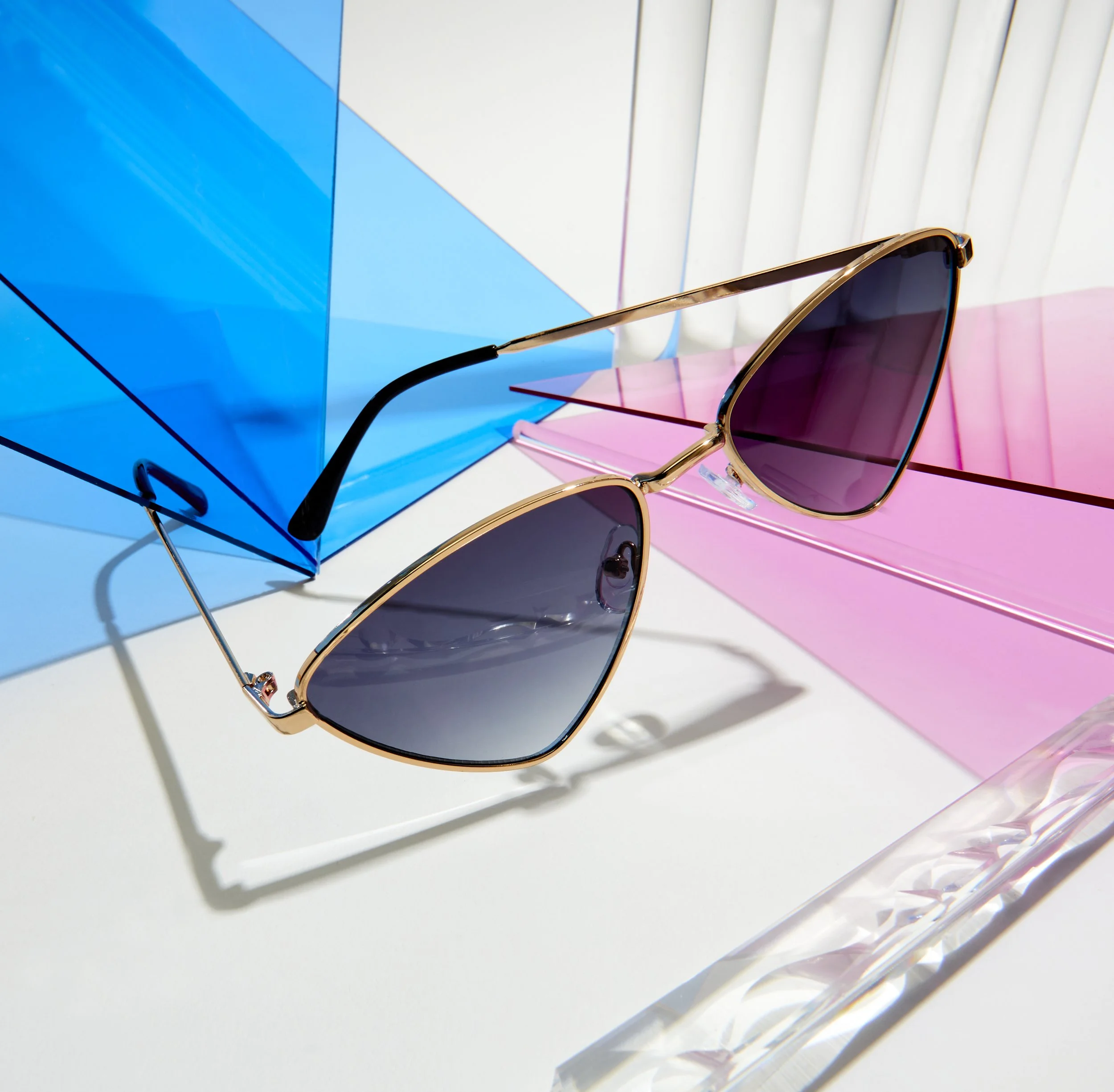 2022_IC_HolidayFlatlays_Sunglasses_V2_Bay-5_001.jpg