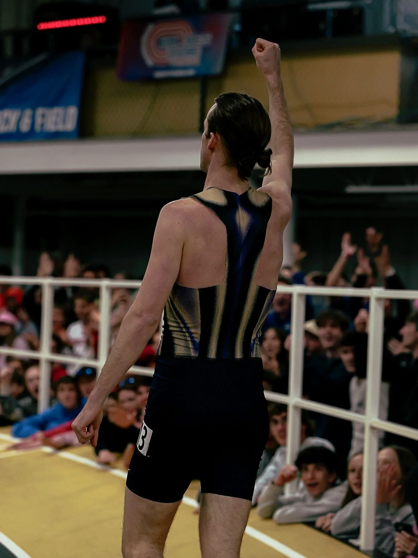 First indoor meet ✔️

Thanks so much to the @asicsrunning @jdlfasttrack and the entire Winston-Salem community for one amazing evening at the track! 

See you next year!!

@sarahtruittphotography