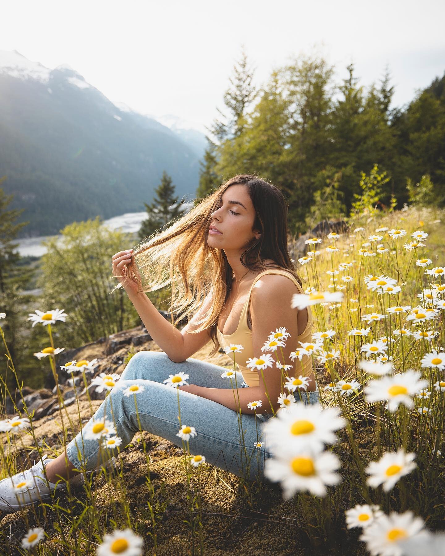 My happy place 🌼 There&rsquo;s something about summer evenings in the mountains, where it&rsquo;s just the right temperature and the light is soft until the sun goes behind the mountain. I can&rsquo;t wait for this.
-
Photos by @brendinkelly
