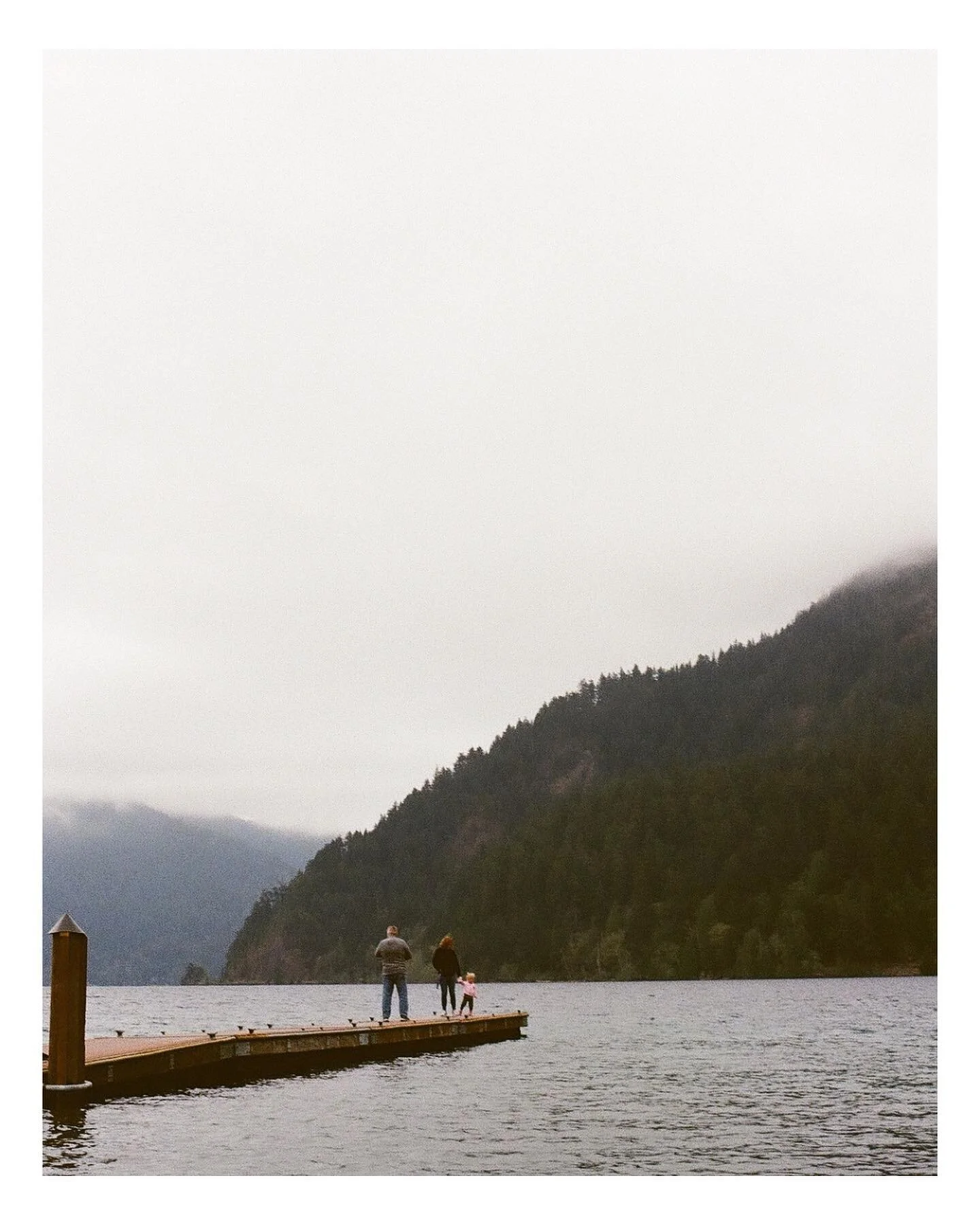 in my washington feels ☁️

.

#thefilmgang #filmgrain #thedaily35mm #streeteye #everybodyfilm #35mm #filmcamera #filmcommunity #lovefilm #womenwhoshootfilm #filmportrait #analogpeople #analogphotography #lunamag #thefilmshot #35mmphotography #35mmfil