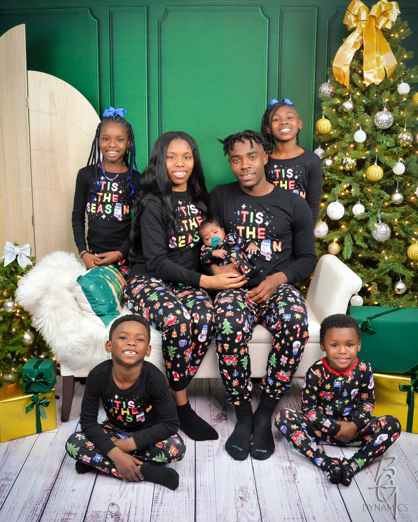 Family moments like these never get old. The laughs, the chaos, the love &mdash; all of it.

Can&rsquo;t close out the year without sharing a few flix from my holiday sessions this year 🤍