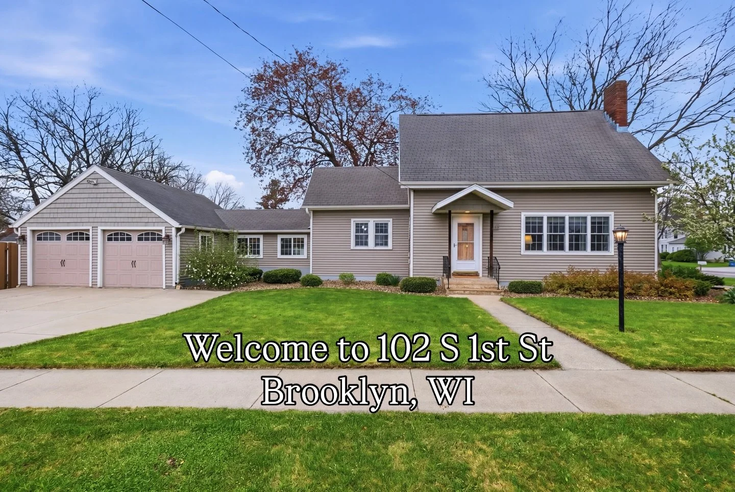 3 bedrooms, 2 baths, a 3-season room, in ground pool, AND Oregon schools UNDER $375k 🤯😍🤩 This one is worth seeing for yourself!! 

Don&rsquo;t miss the open house tomorrow, 4/30 from 4-6pm! 

Or reach out directly to book your own showing today!
☎
