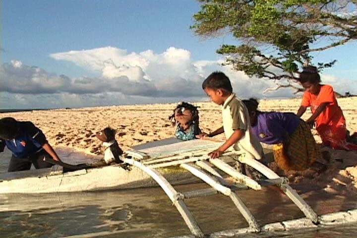 Pushing_Canoe_1.jpg