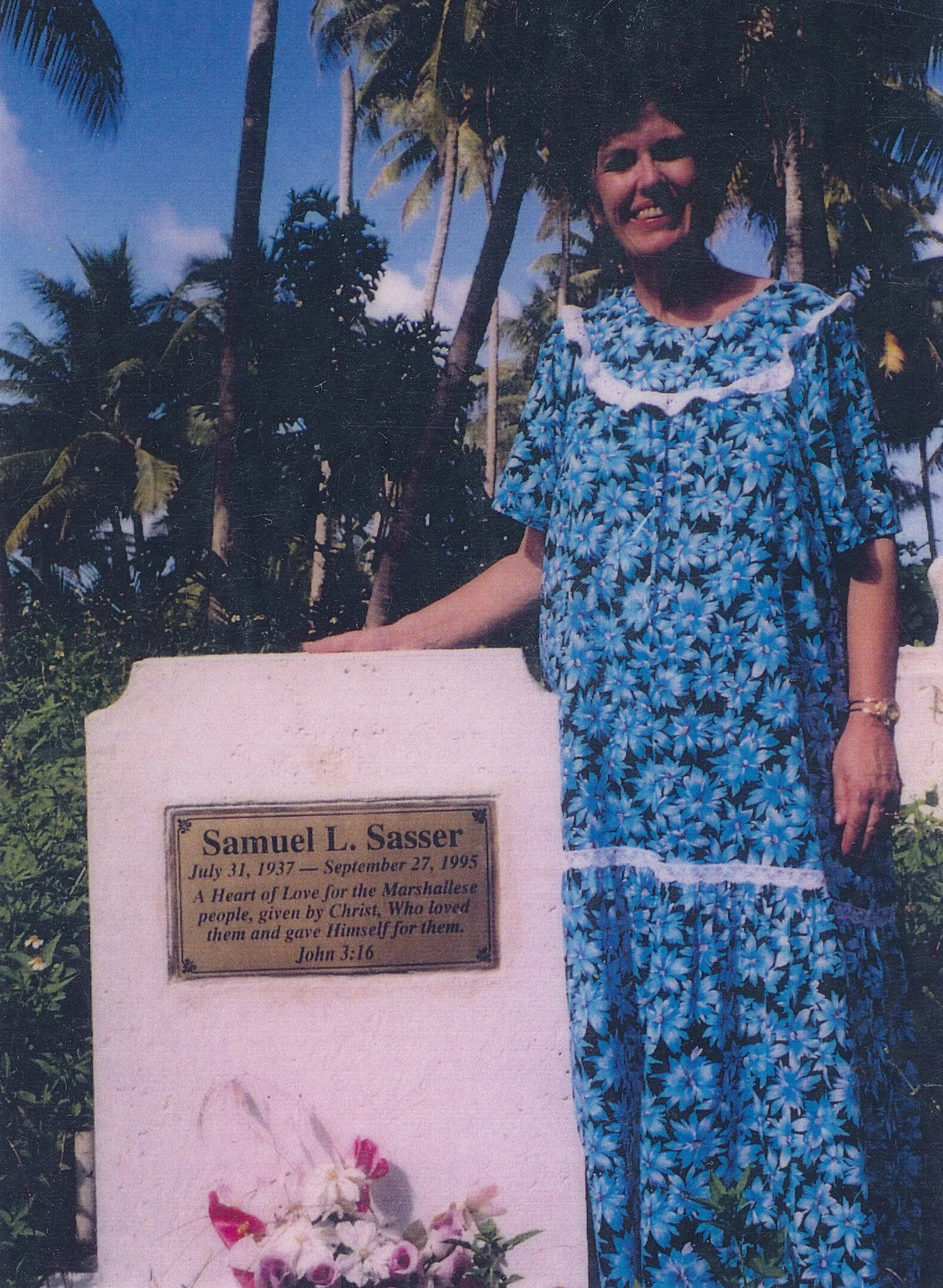 1995_Flo with Sams Grave.jpg