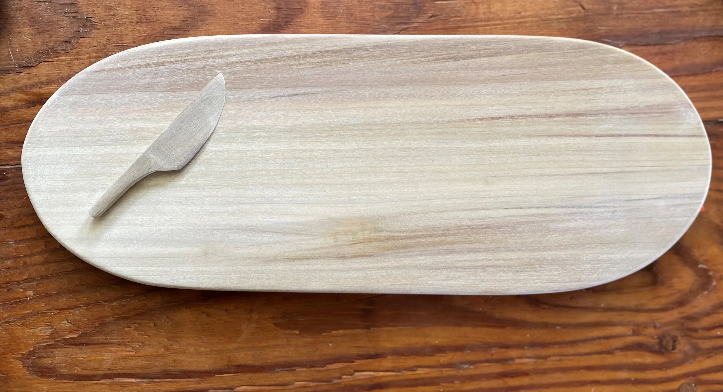 Tulip poplar charcuterie board and knife by Lizzie Needham MLA '21