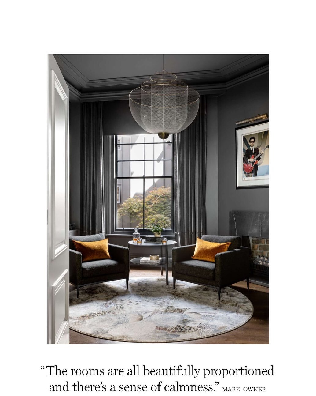 Have a read of the latest House &amp; Garden over the weekend featuring this stunning Eaglemont residence. The music room is such a vibe!
We introduced this spectacular pendant and rug by @spacefurniture, brass picture light by @montauklightingco, ve
