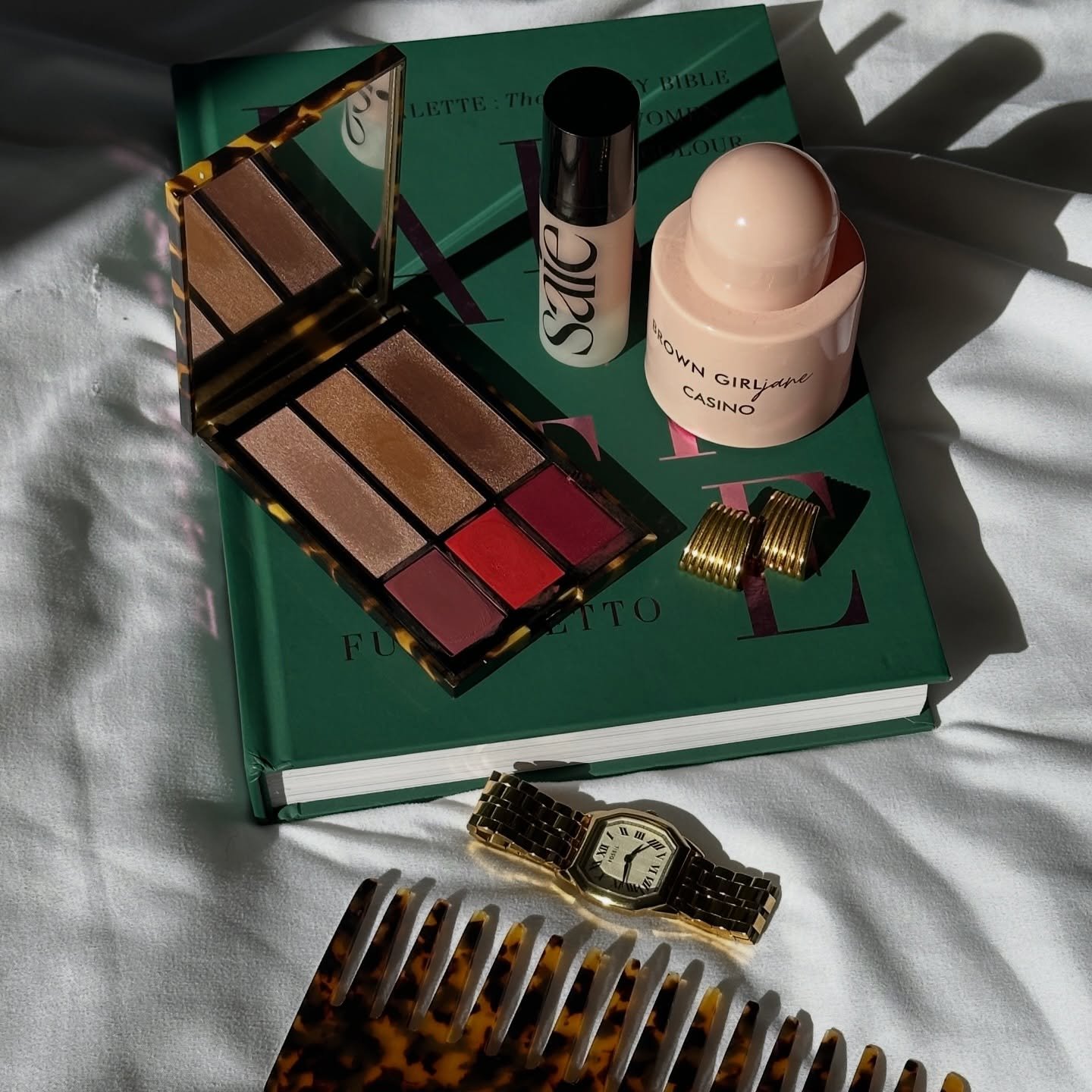 a roundup of my top makeup picks of 2025! lots of tried + trues sprinkled in with a few newbies, but ALL bangers 💥

@danessa_myricks @danessamyricksbeauty @saiebeauty @kulfi.beauty @thelipbar @tower28beauty @versed @yslbeauty @fentybeauty @merit @on