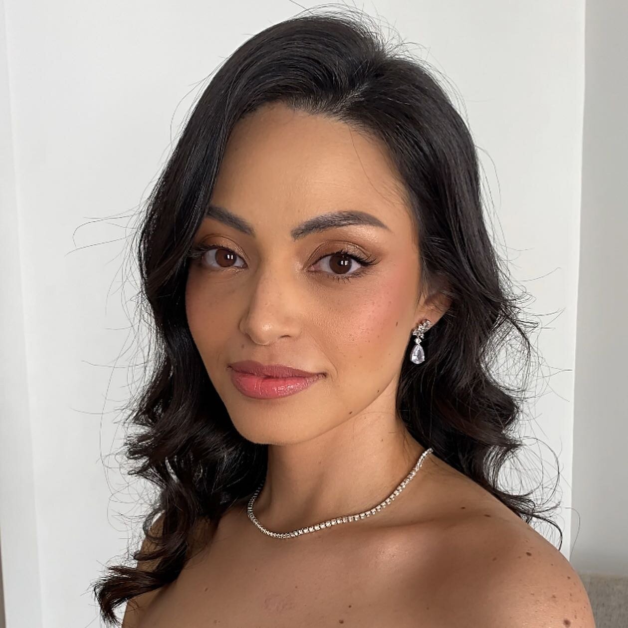 Elegant muah 💄by our professional stуlist ✨ for our bride 👰&zwj;♀️ Lindarey . Swipe 👈 to see before and after

#nycbridalmakeup #perfectweddingnyc_muah #perfectweddingnycbride #weddingmakeupnyc #nycweddingstylist #bridalmuahnyc #nycmuah #weddingha