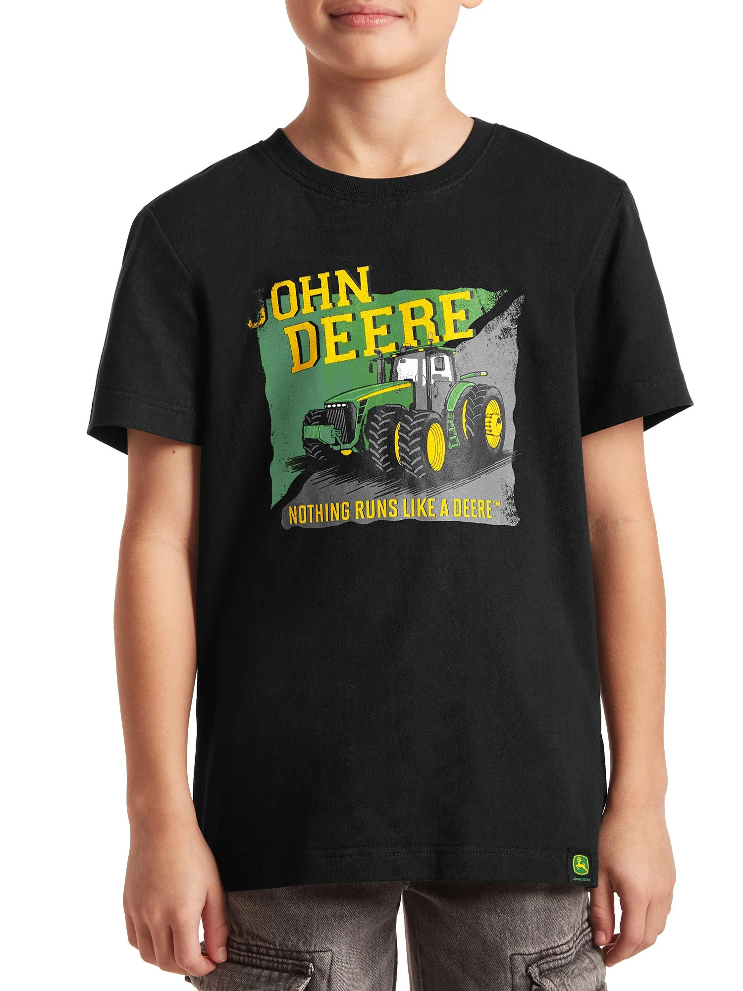 S26_MODEL_JOHNDEERE_DISTRESSBACKGROUNDTEE_JSB261KC64_BLACK_FRONT.jpg