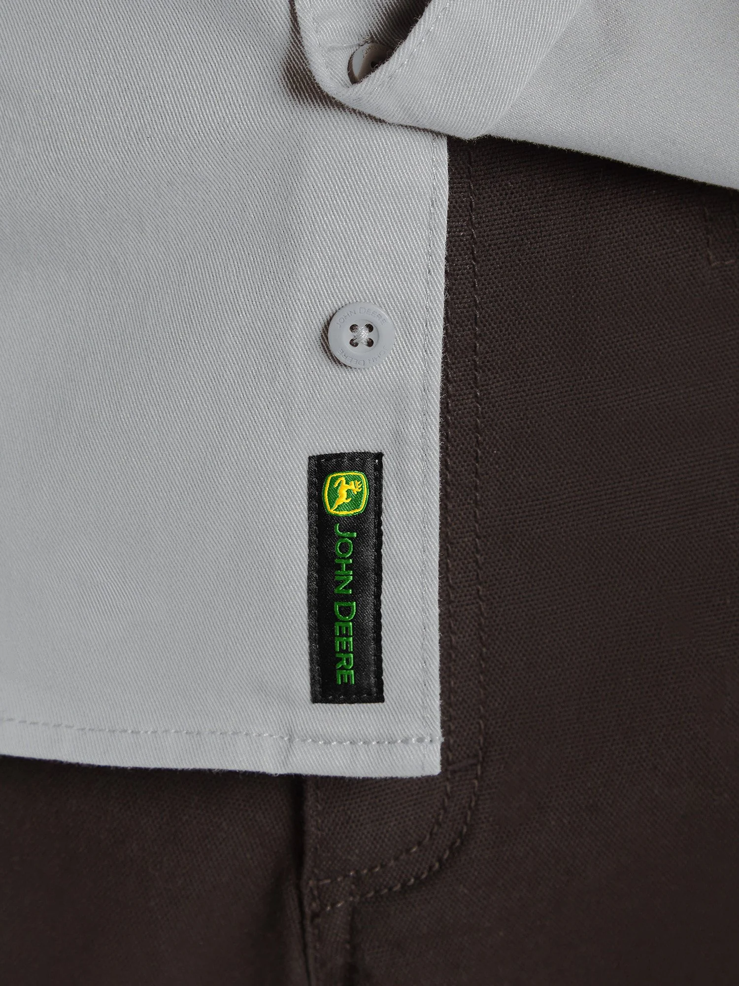 S26_MODEL_JOHNDEERE_SSSTRETCHTWILLSHIRT_JWM241WS62CN_GRAY_DETAIL.jpg
