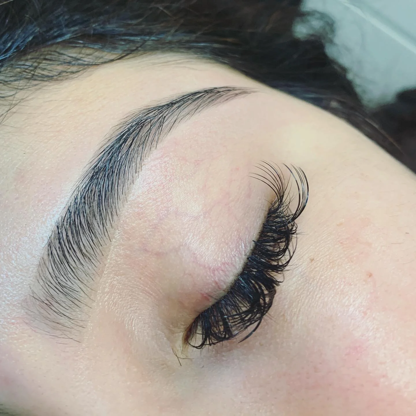 Waxed, shaped and filled❤️&zwj;🔥 #BrowsByZoe 

To book a brow shaping appointment you can text or appointment request online 🤍
www.browsbyzoe.com

#browwax #eyebrowgoals #thickbrows #labrows #bestbrows #naturalbrows #browlove #browqueen #eyebrowwax