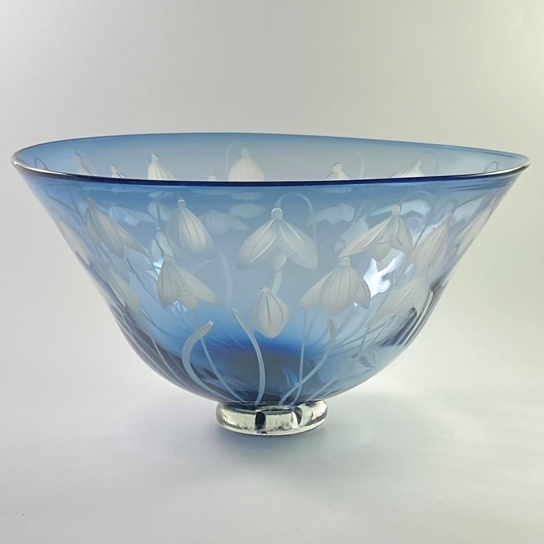 Julia_Linstead_Glass_steel_blue_bowl_sandblasted_with_Snowdrops (1).jpg