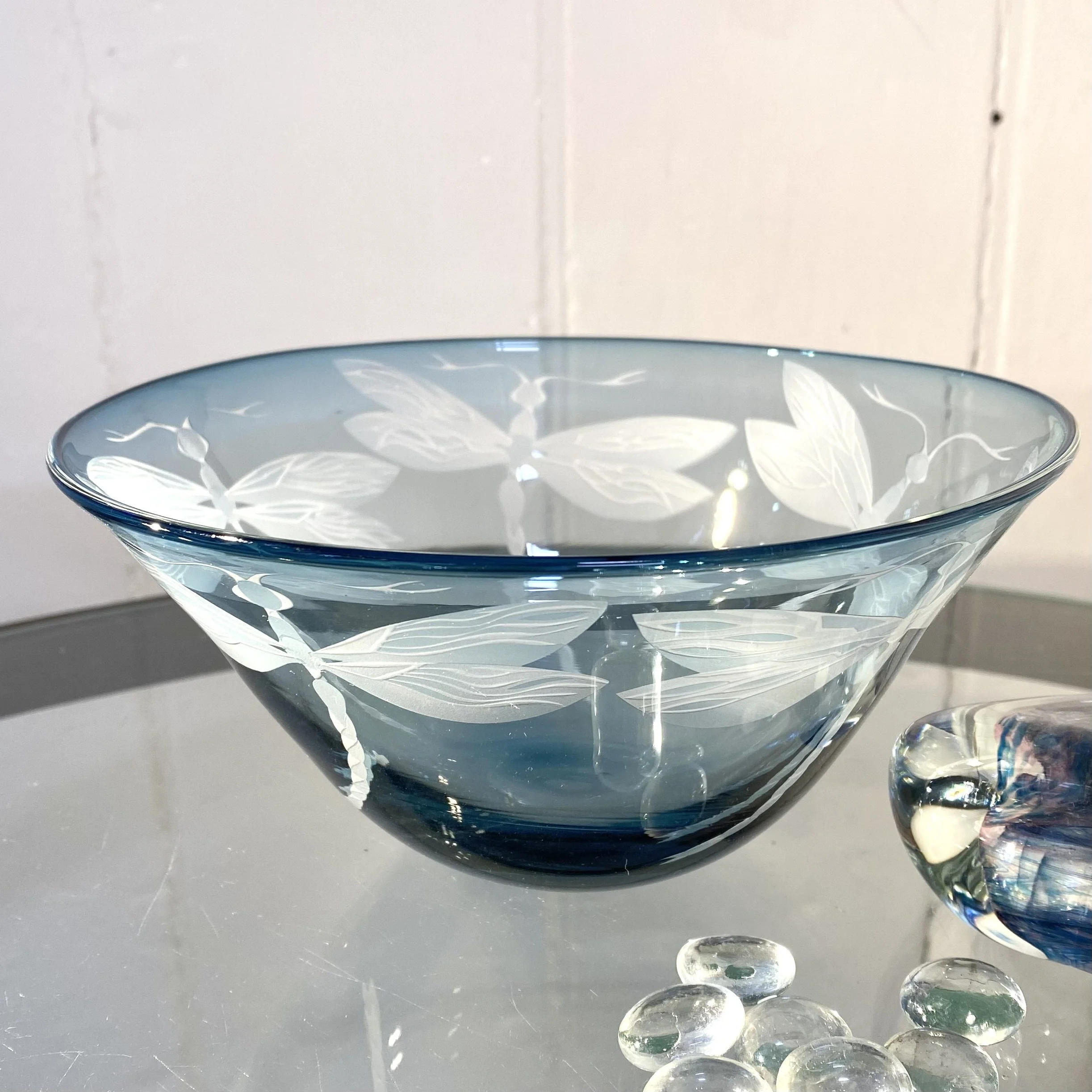 1_medium_newblue_dragonfly_bowl_by_Julia_Linstead.jpg