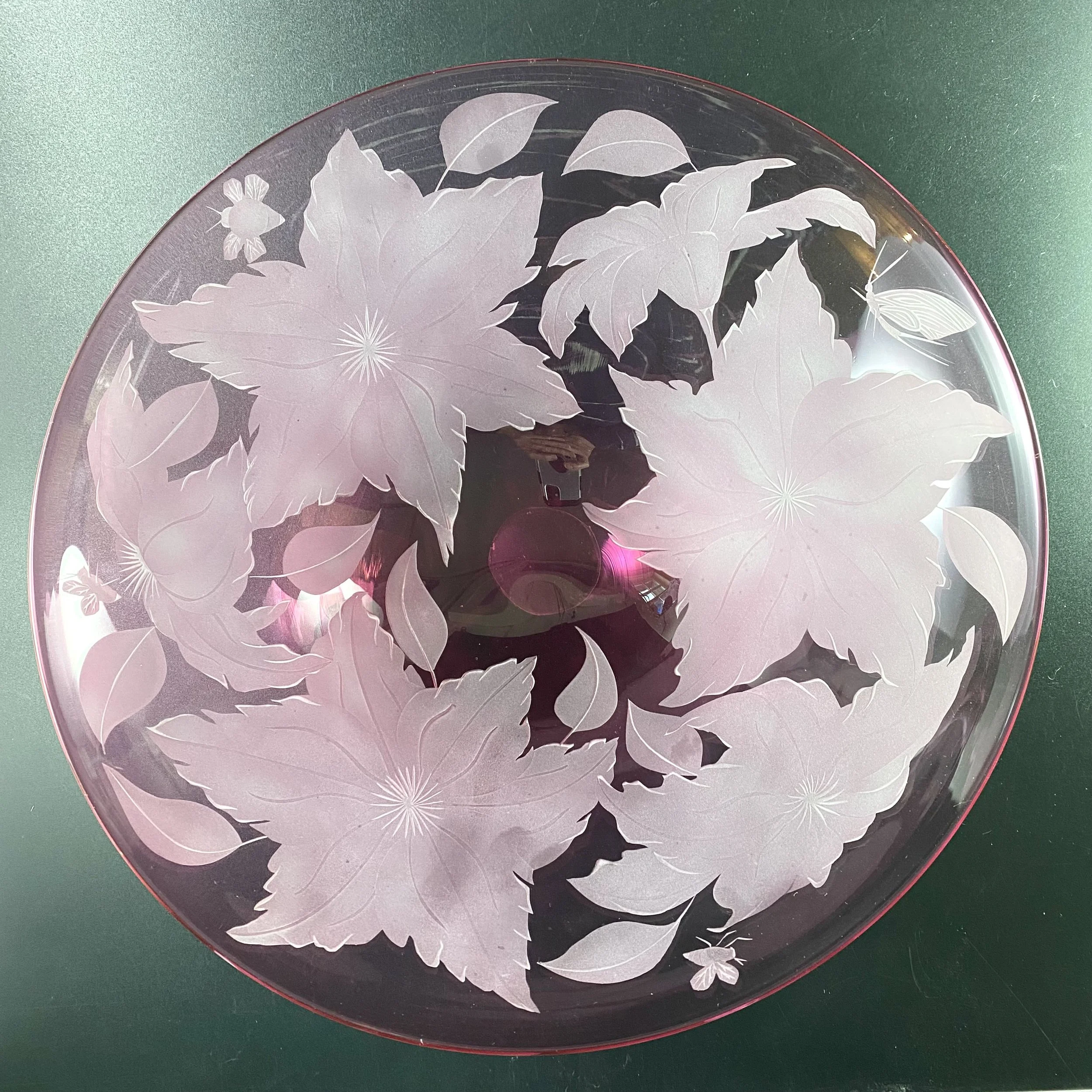 Pink_crystal_bowl_decorated_with_clematis_blooms_Julia_Linstead_Glass (3).jpg