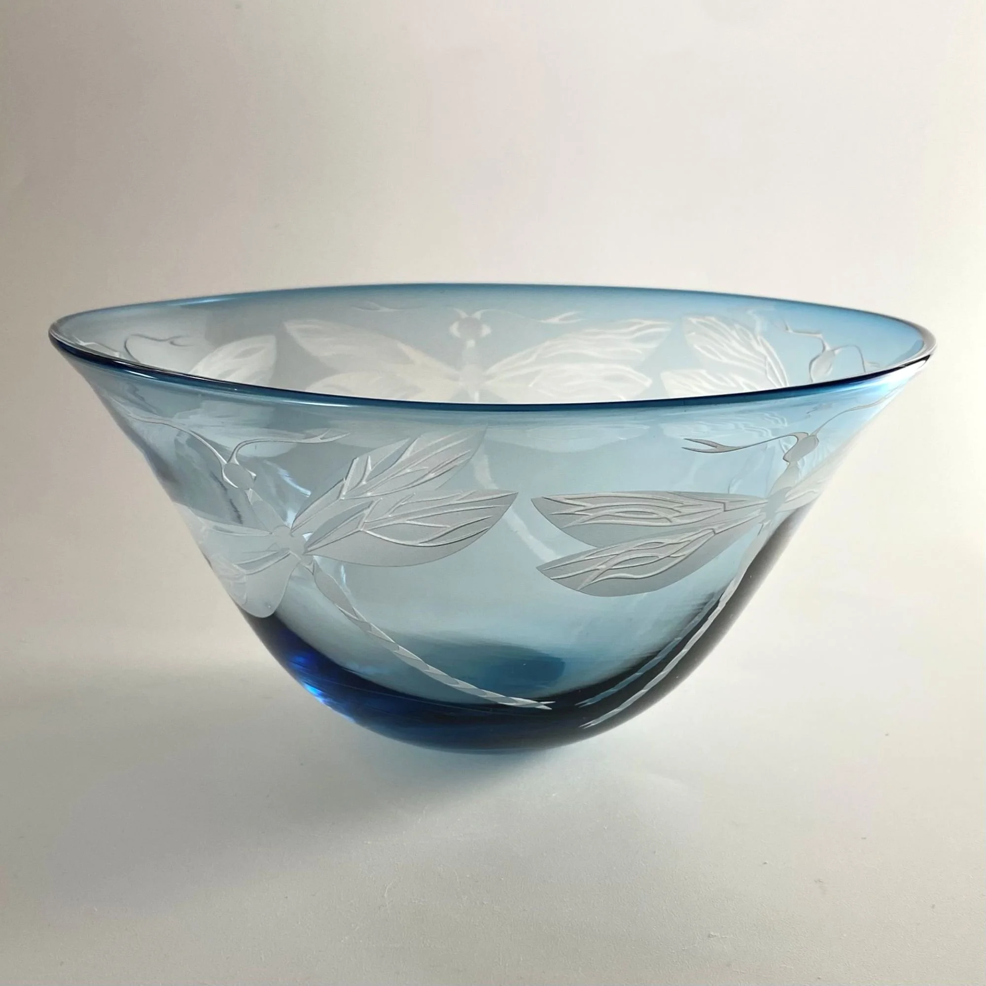3_medium_newblue_dragonfly_bowl_by_Julia_Linstead.jpg