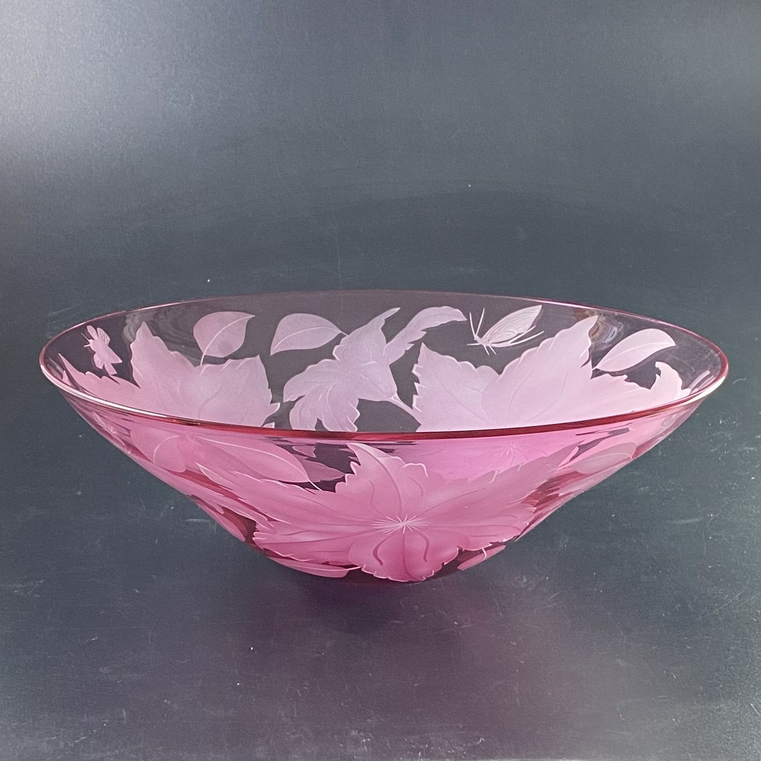 Pink_crystal_bowl_decorated_with_clematis_blooms_Julia_Linstead_Glass.jpg