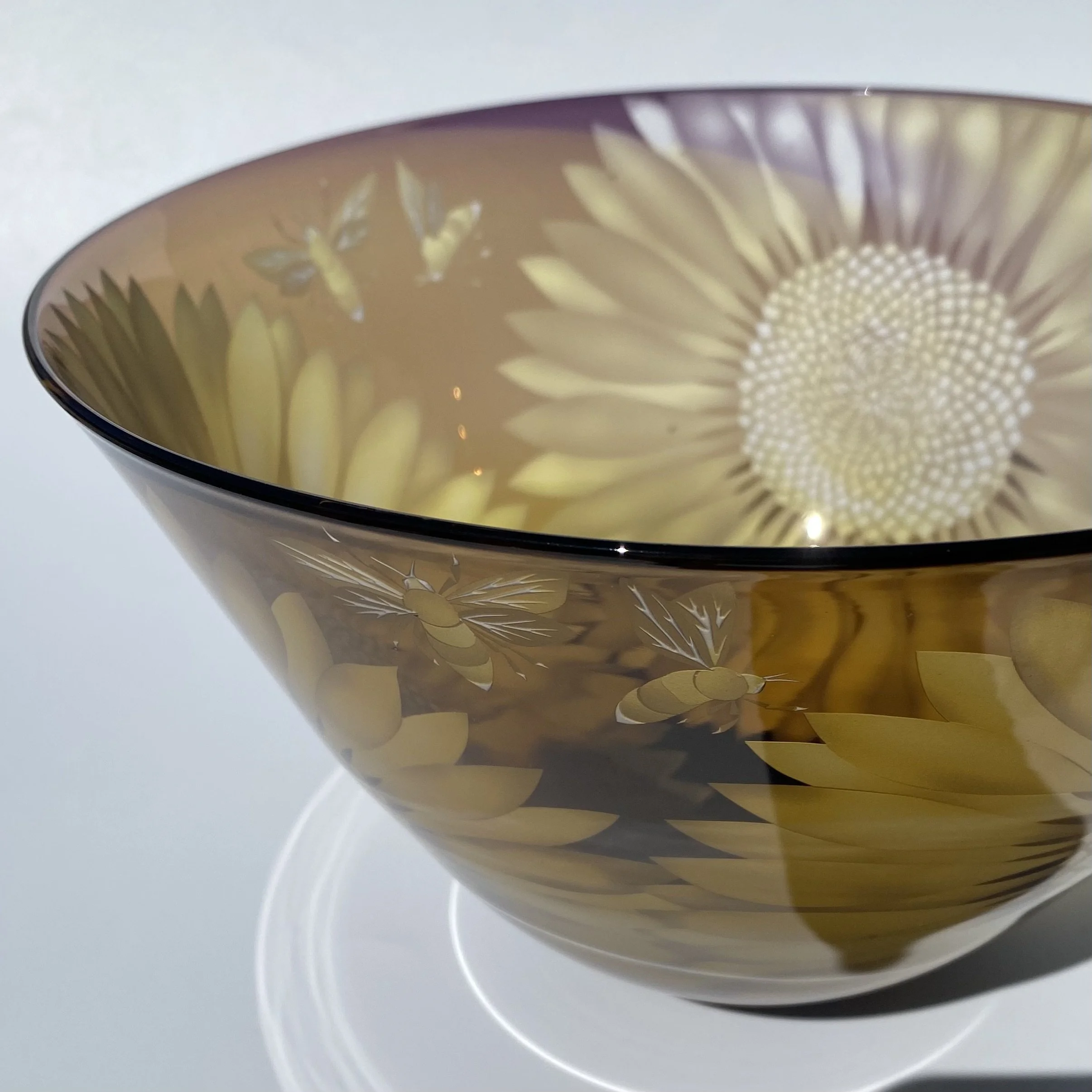 'Autumn'_Sunflower_deep_bowl_Linstead_Glass1.jpg