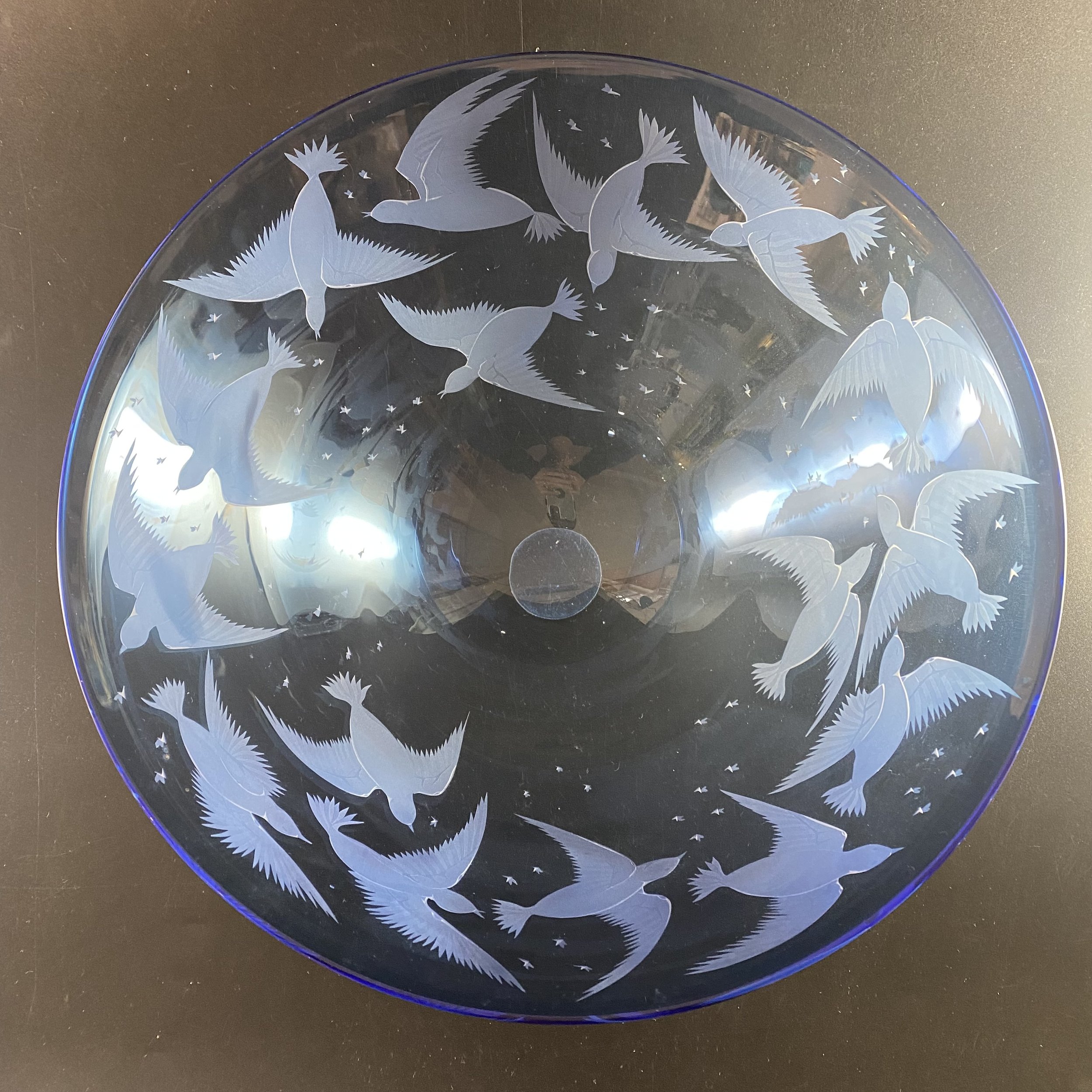 newblue_birds_in_flight_crystal_bowl_Julia_Linstead_Glass (2).jpg