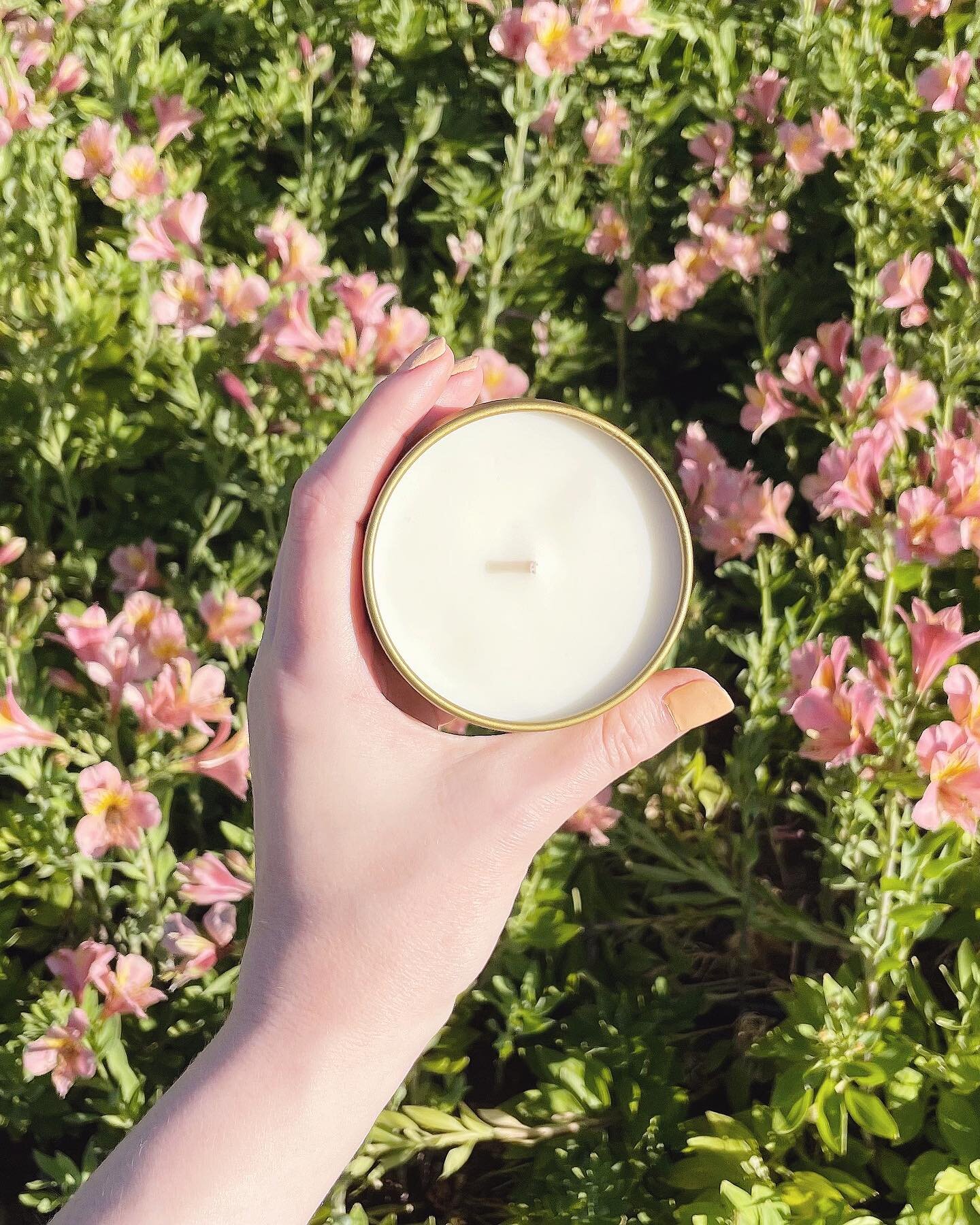 Bloom into springtime with our Spring Equinox candle 🌸🌔

With notes of cherry blossom, gardenia, and sweet clover, this candle smells like a bouquet of fresh florals bursting with sweet nectars and new growth 💐

The Spring Equinox occurs on Tuesda