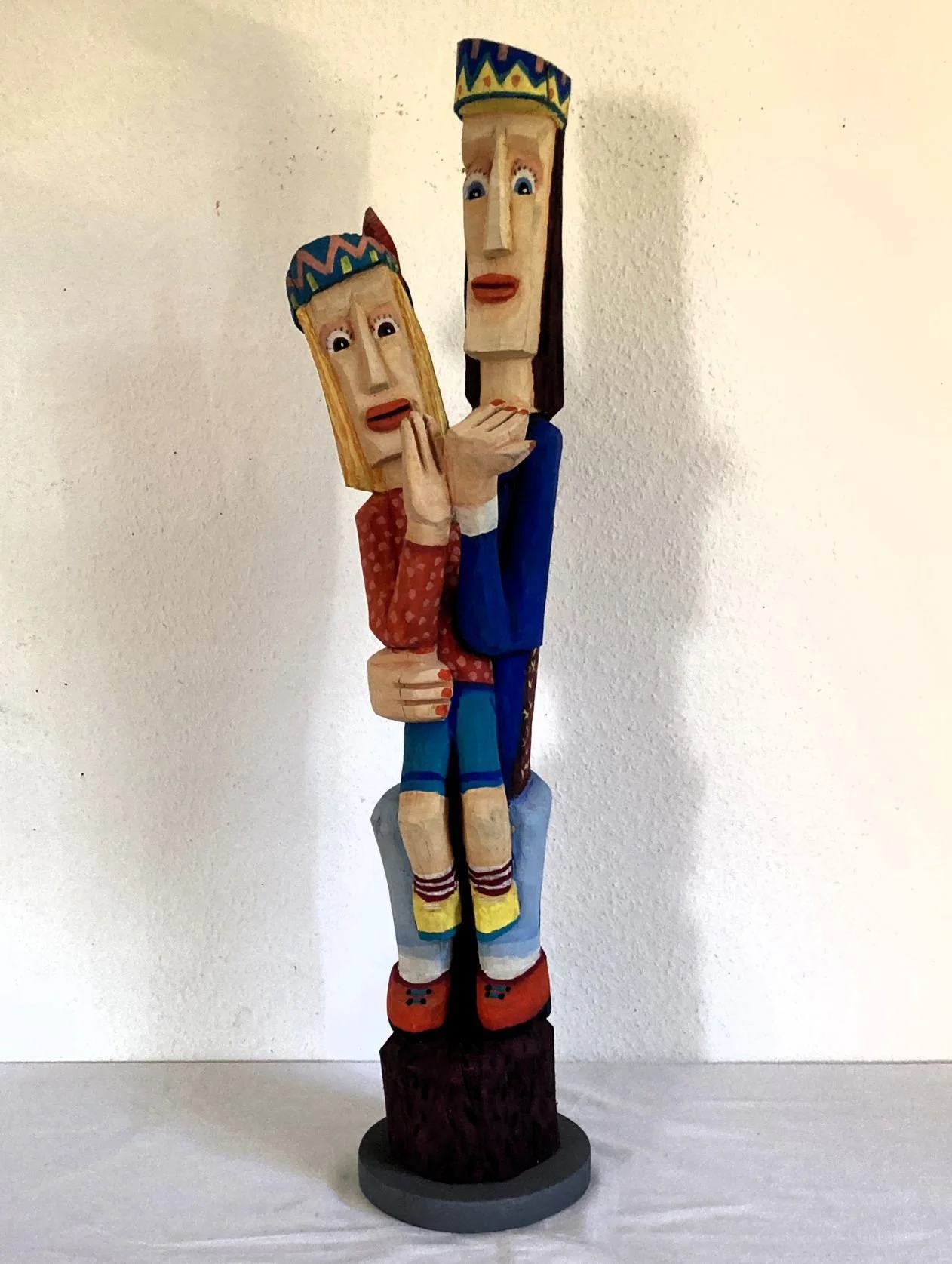 Mutter und Kind, 2026, Holunderholz, bemalt, 96 x 25 x 23 cm