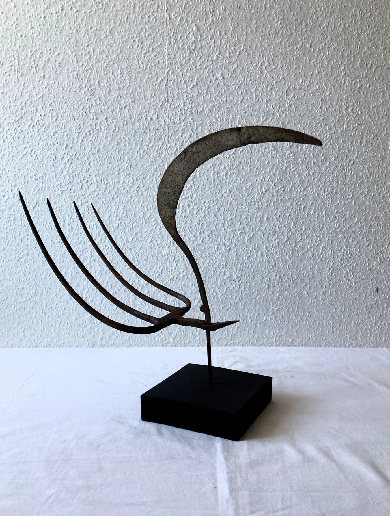 Vogel I, 2026, Sichel und Mistgabel, 
41 x 20 x 42 cm