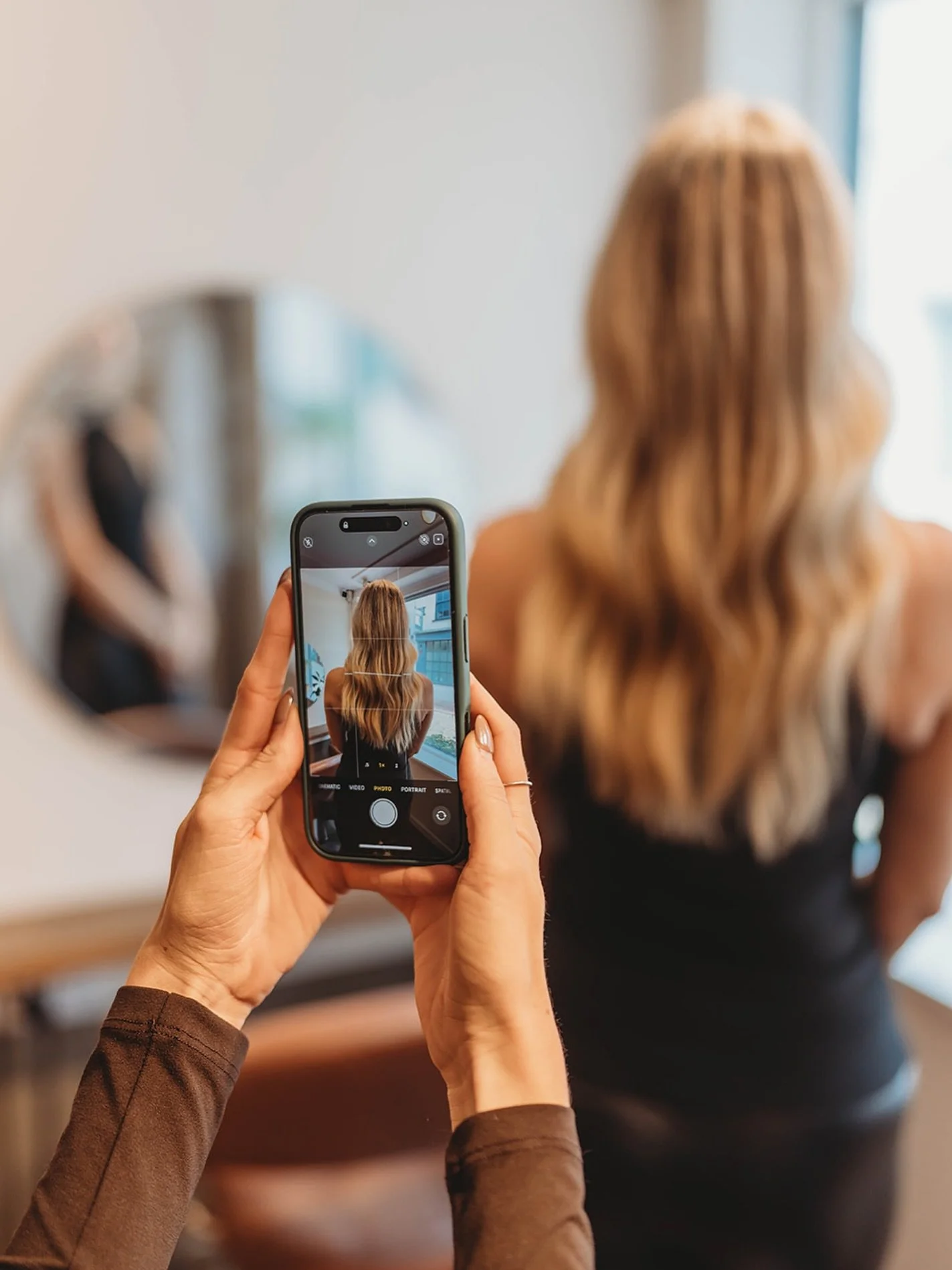 &bull; THE AFTER &bull;

One of our favourite parts of the service, capturing the after shots 🍃

📷 @beccaselbiephotography 

#vinehairtw #vinevibes #vinewaves #beforeandafter #hairphotography #hairstylist #hairstyles #hairdresser