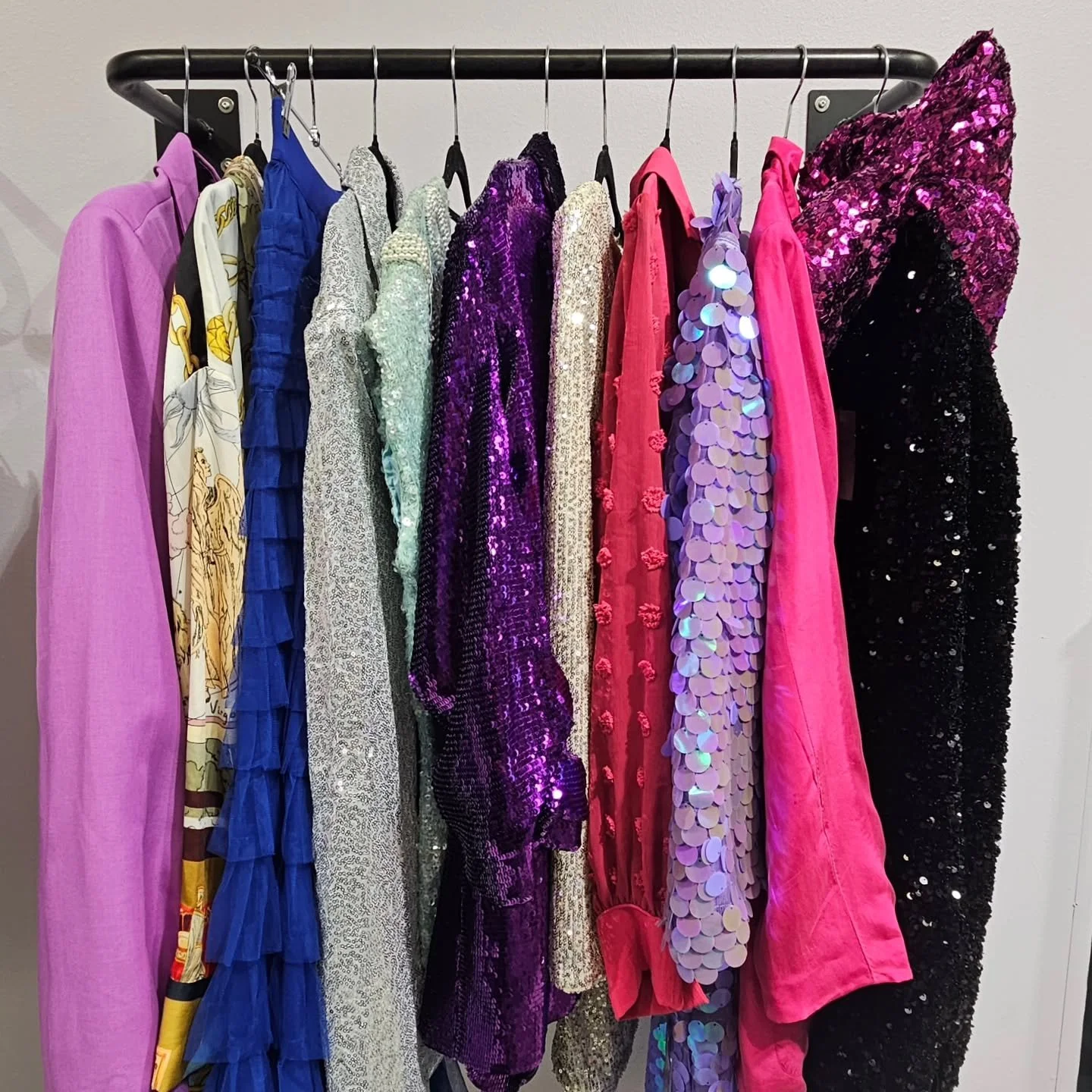 Viime hetken Flow-asut Moodylta 🙌❤️‍🔥🎊💯
Myymälät avoinna normaalisti läpi viikonlopun!
Kuvan vaatteet Kampissa -> tiedustelut DM tai paikan päältä!
❤️‍🔥❤️‍🔥❤️‍🔥❤️‍🔥❤️‍🔥