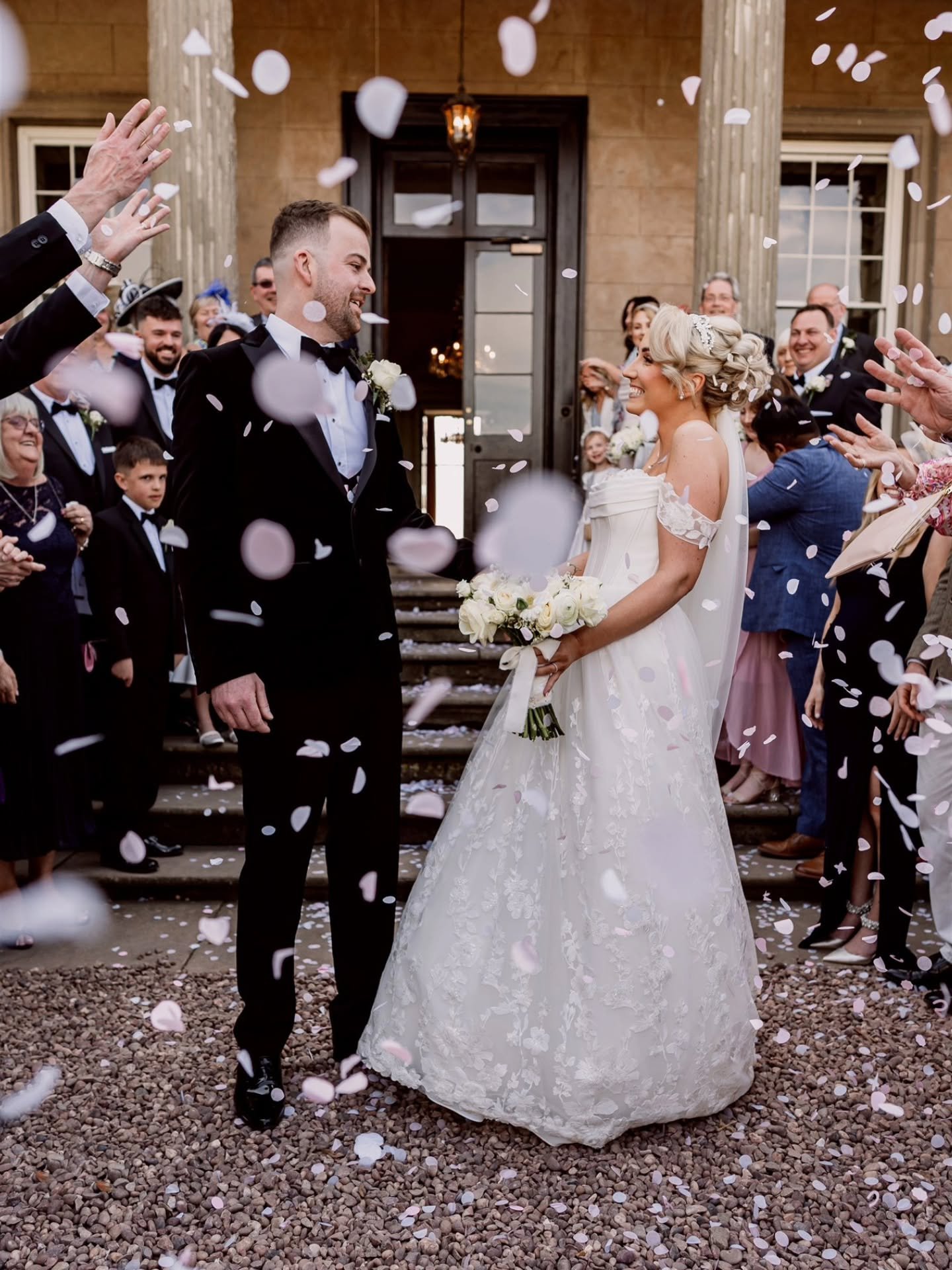 SPRING IS COMING! 

Throwing it back to last spring for Jake &amp; Liz's wedding day at the beautiful Davenport House! 

I can't wait to be back shooting weddings in the sunshine! 

@davenporthouse 

#davenporthouse #davenporthousewedding #birmingham