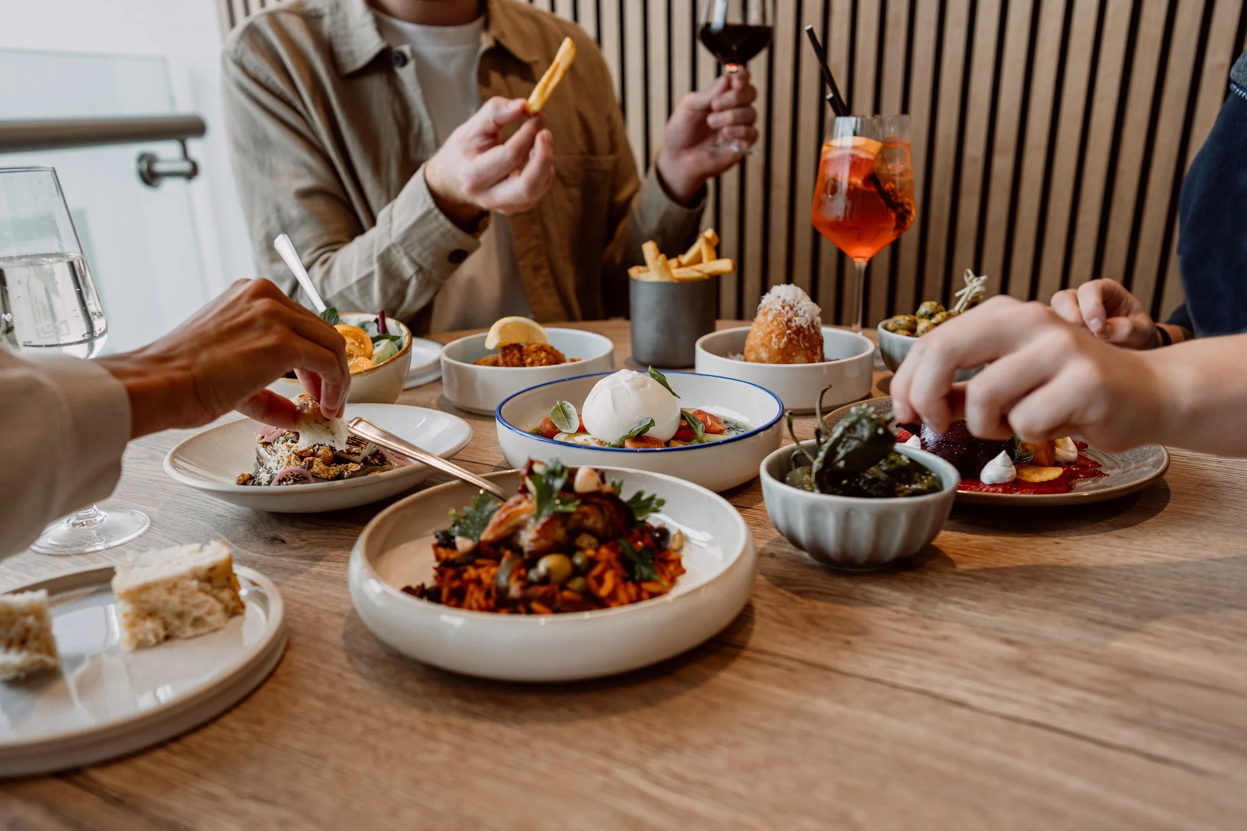 087_ Tutto & Circle Lounge.jpg