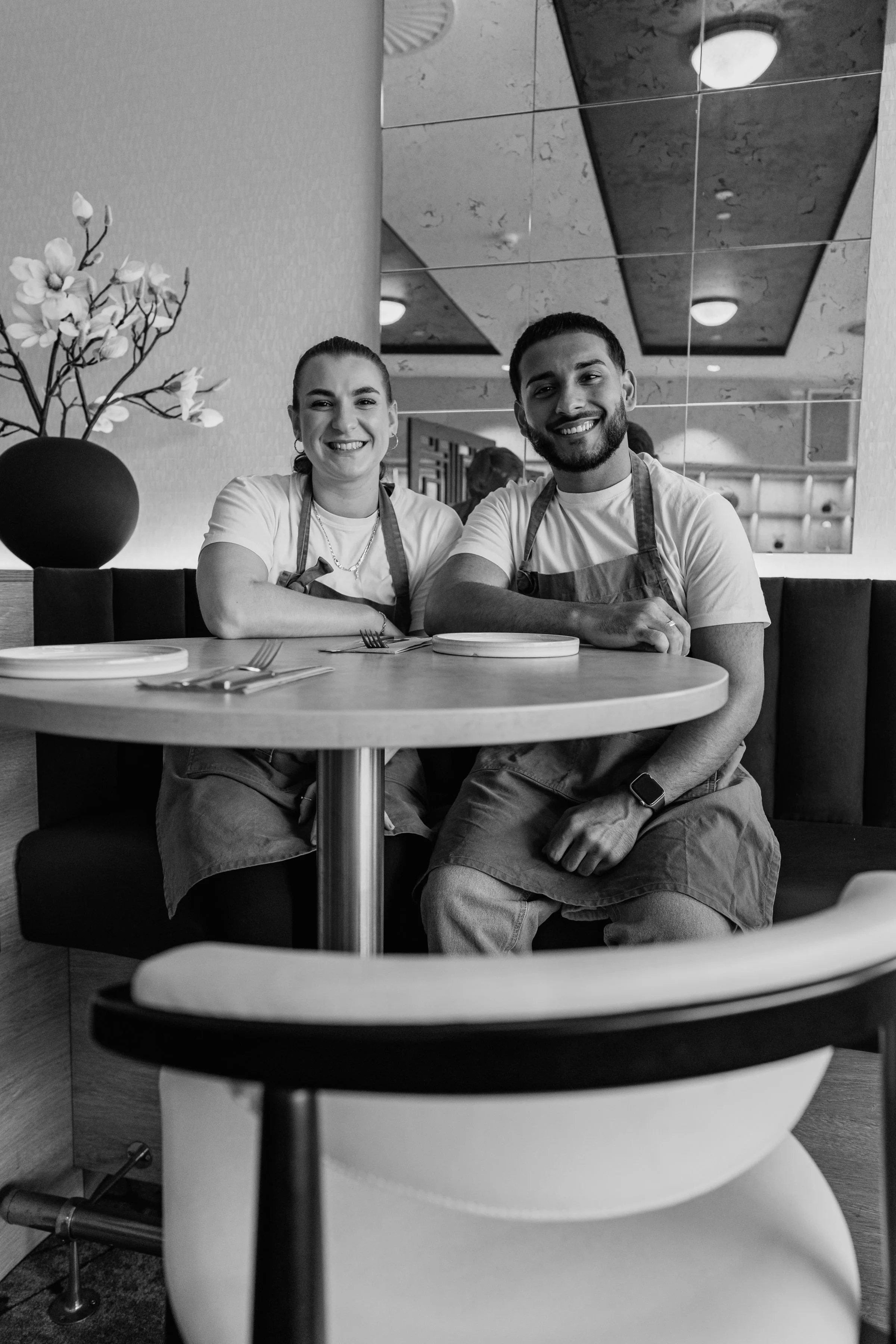 152_ Tutto & Circle Lounge BW.jpg